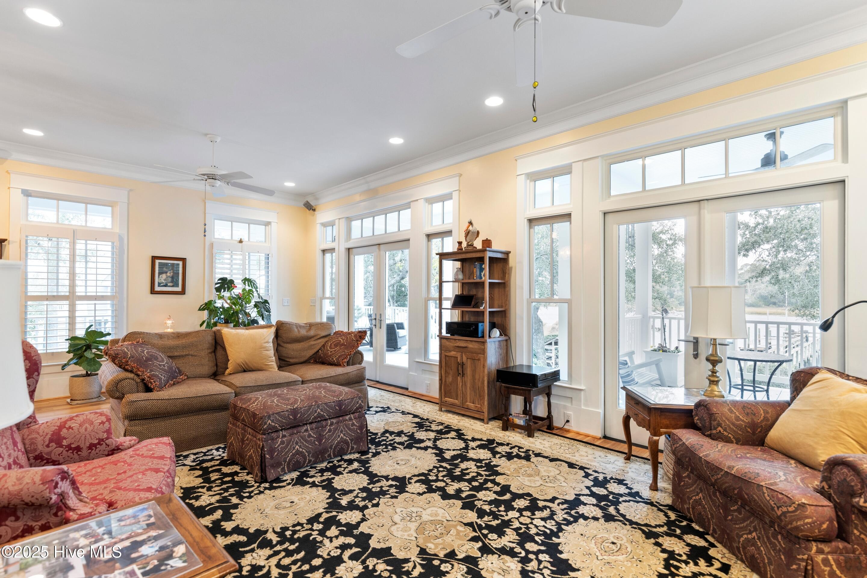 116 SW Yacht Drive
