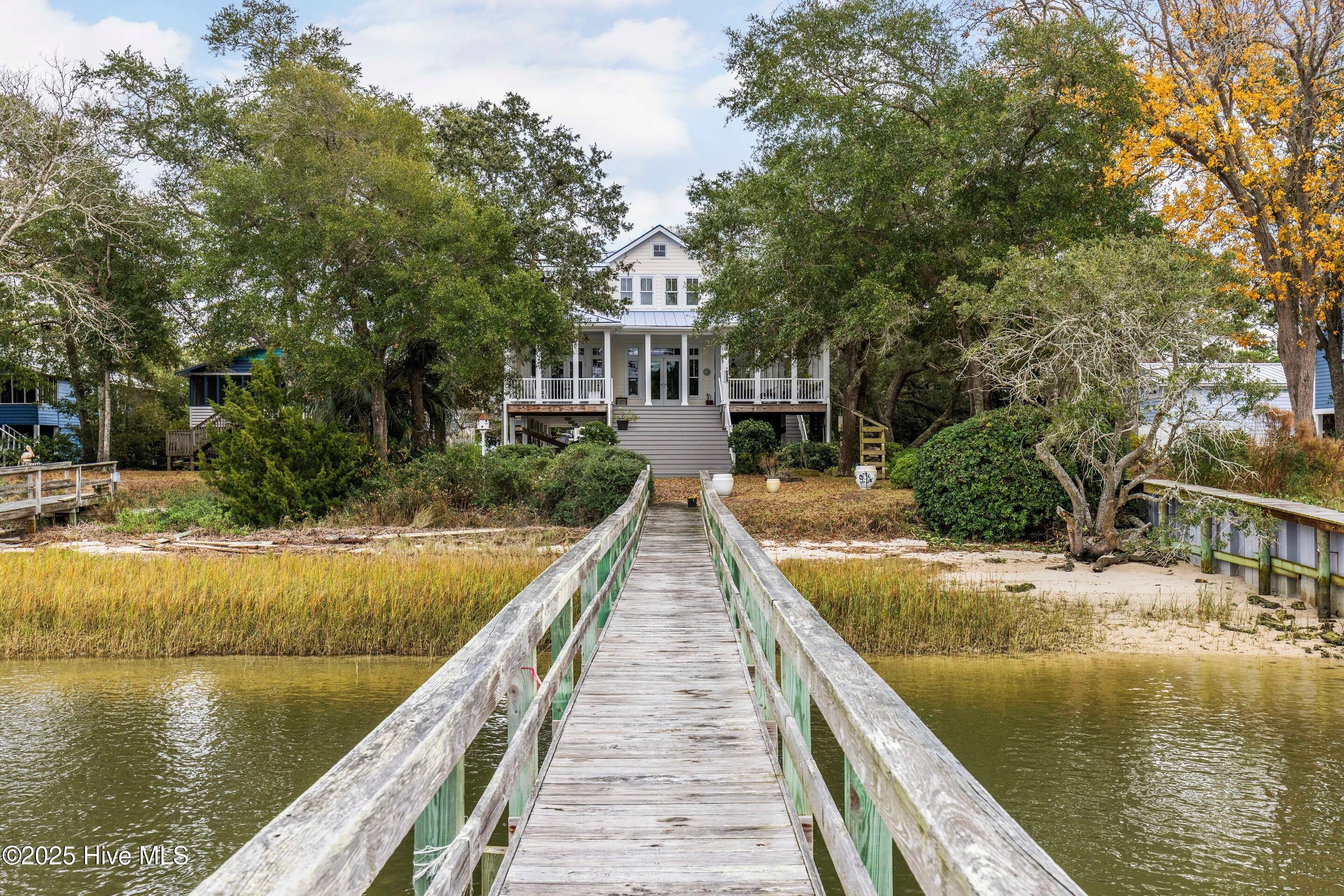 116 SW Yacht Drive
