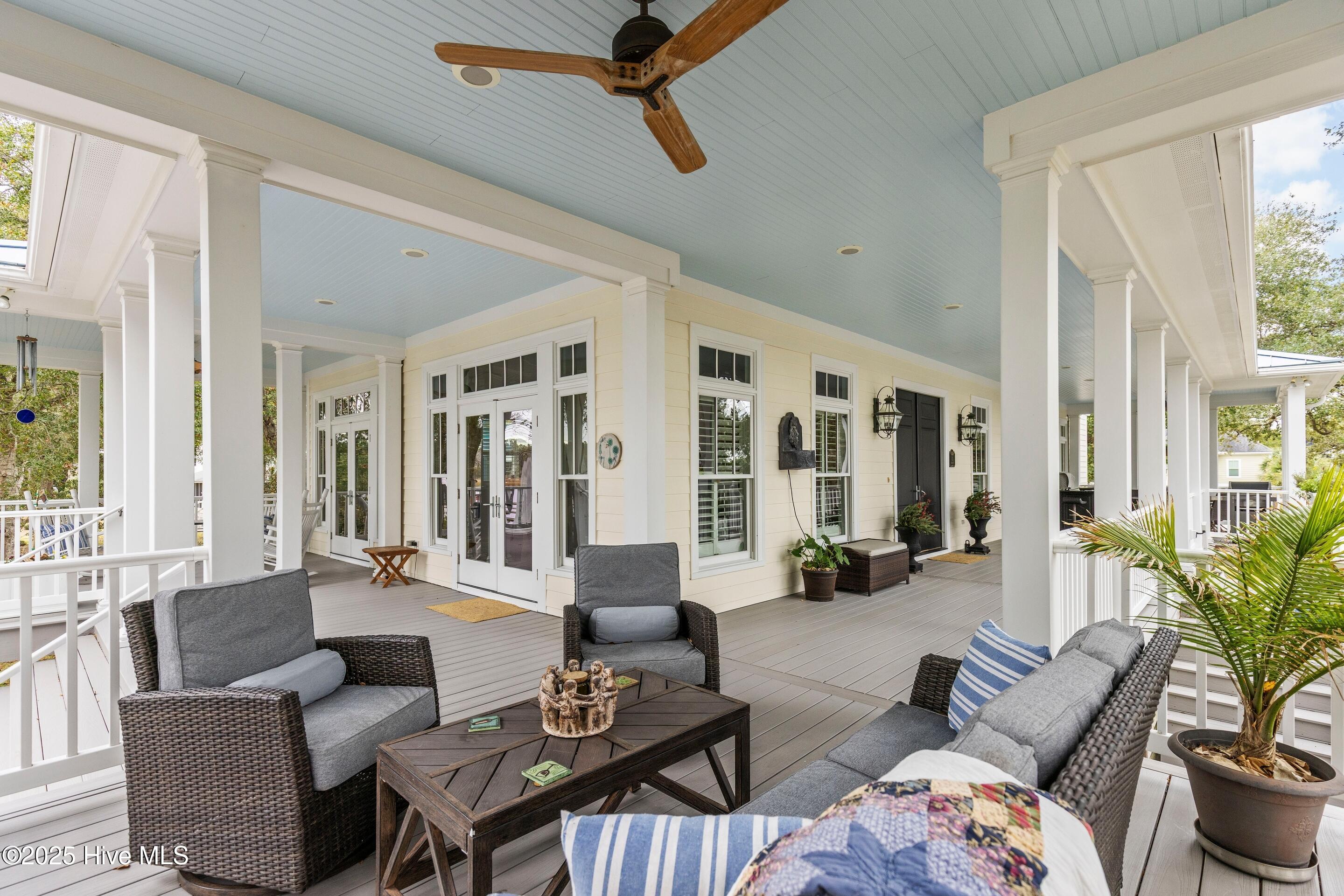 116 SW Yacht Drive