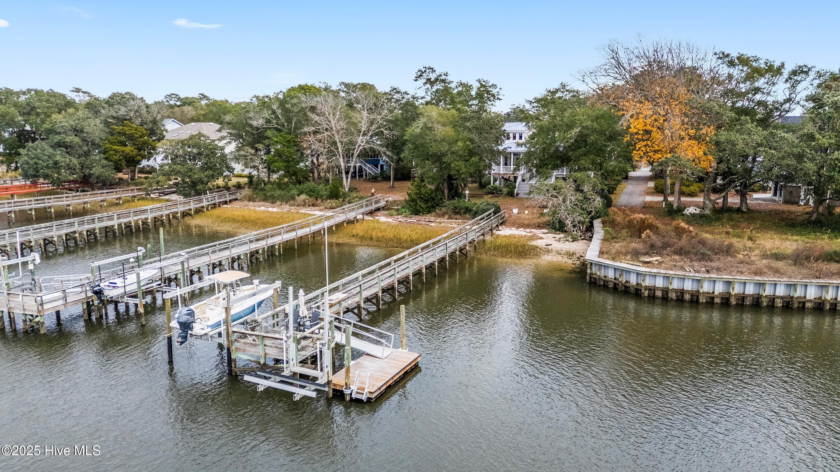116 SW Yacht Drive