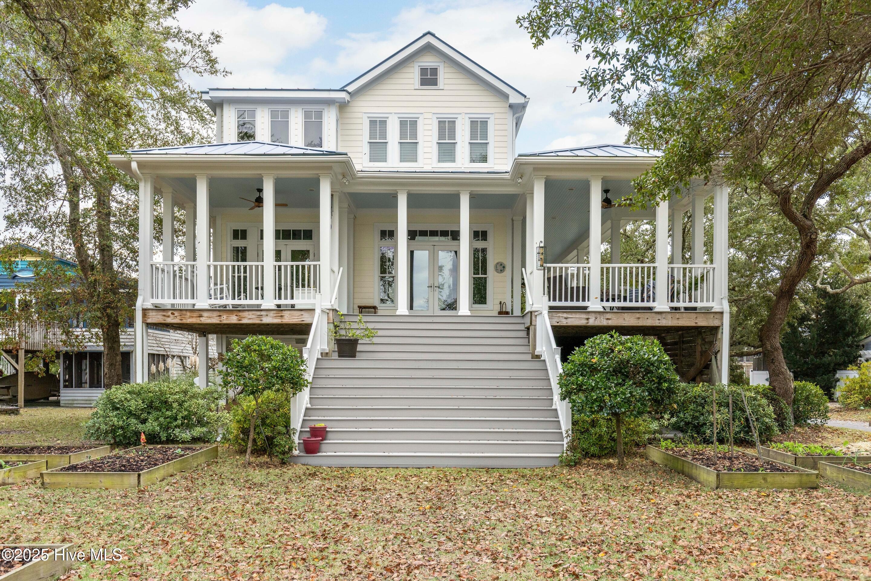 116 SW Yacht Drive