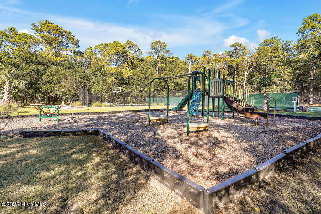 633 63 Pelican Circle SE