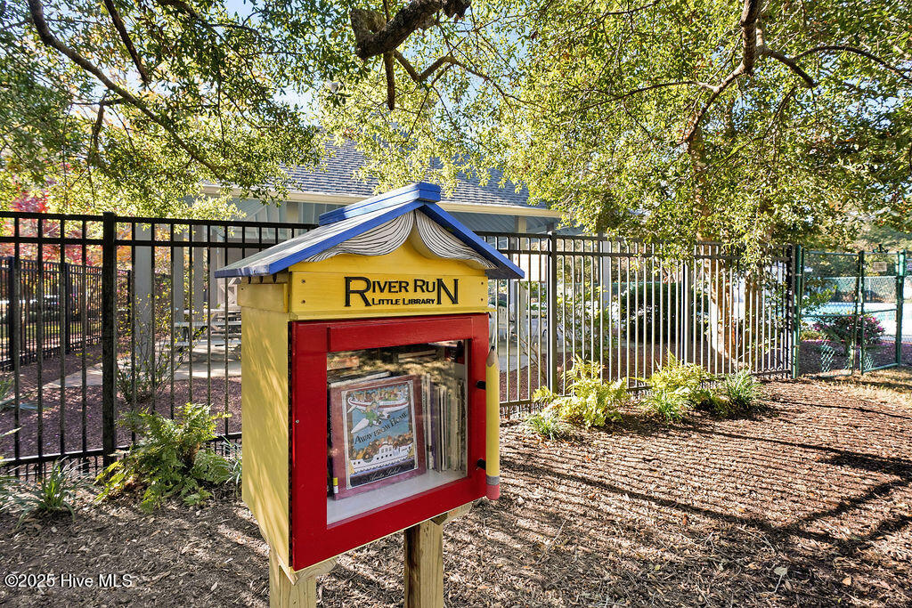 633 63 Pelican Circle SE