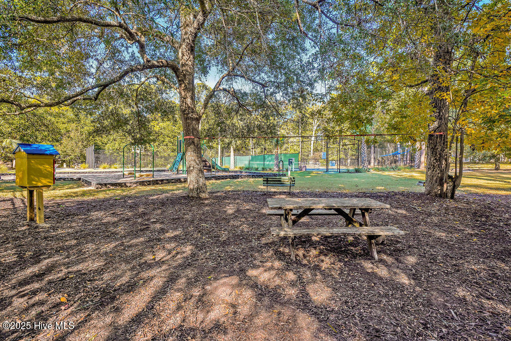 633 63 Pelican Circle SE
