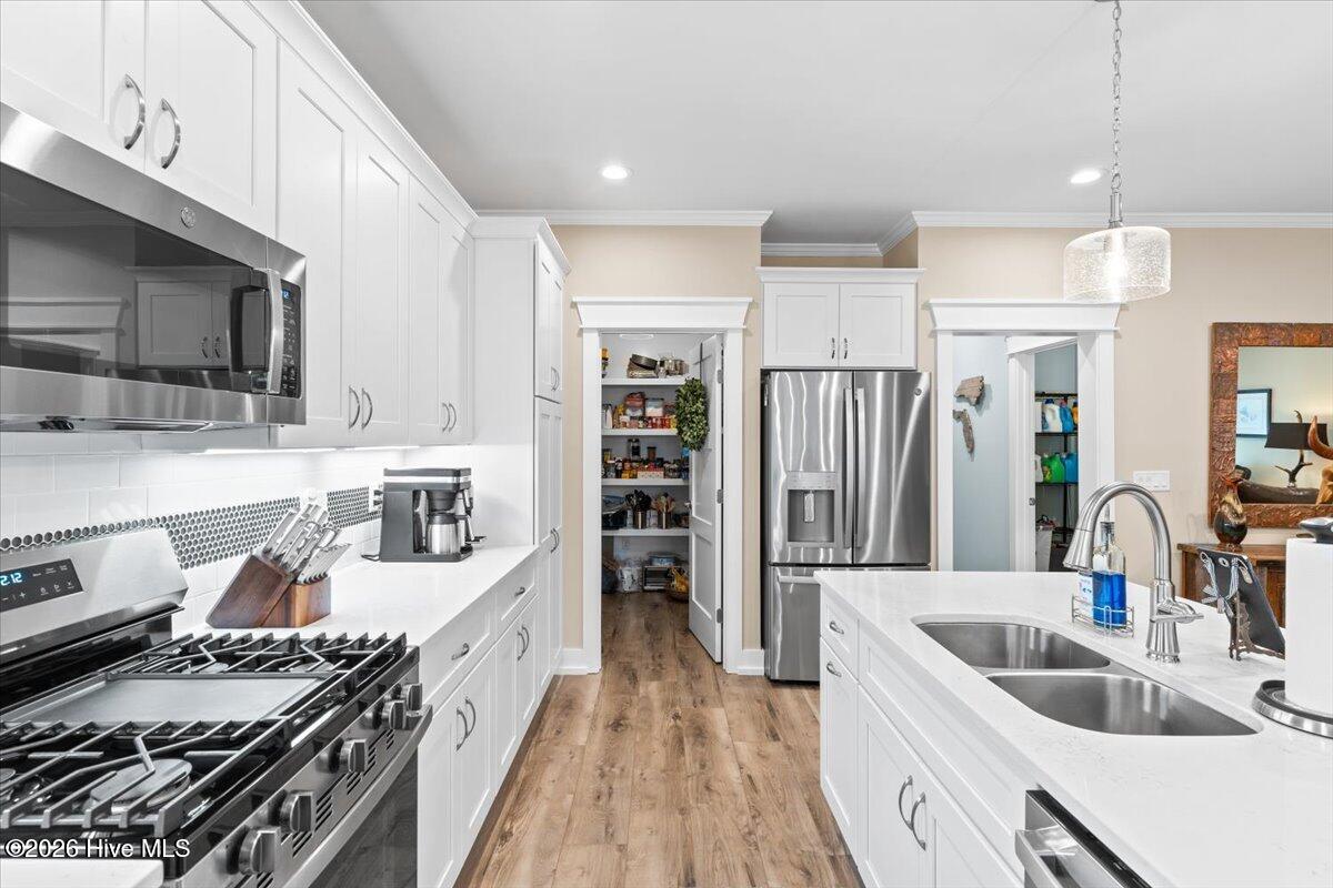 458 Raven Glen Drive