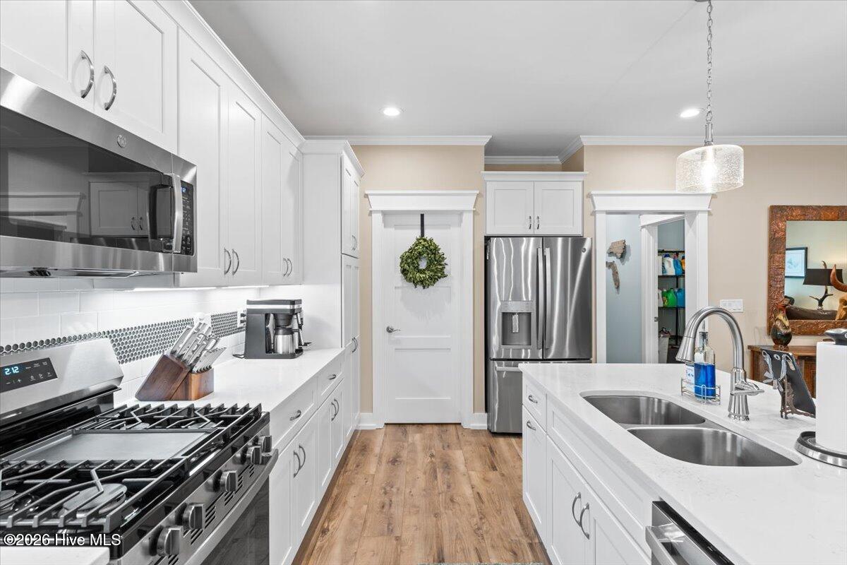 458 Raven Glen Drive