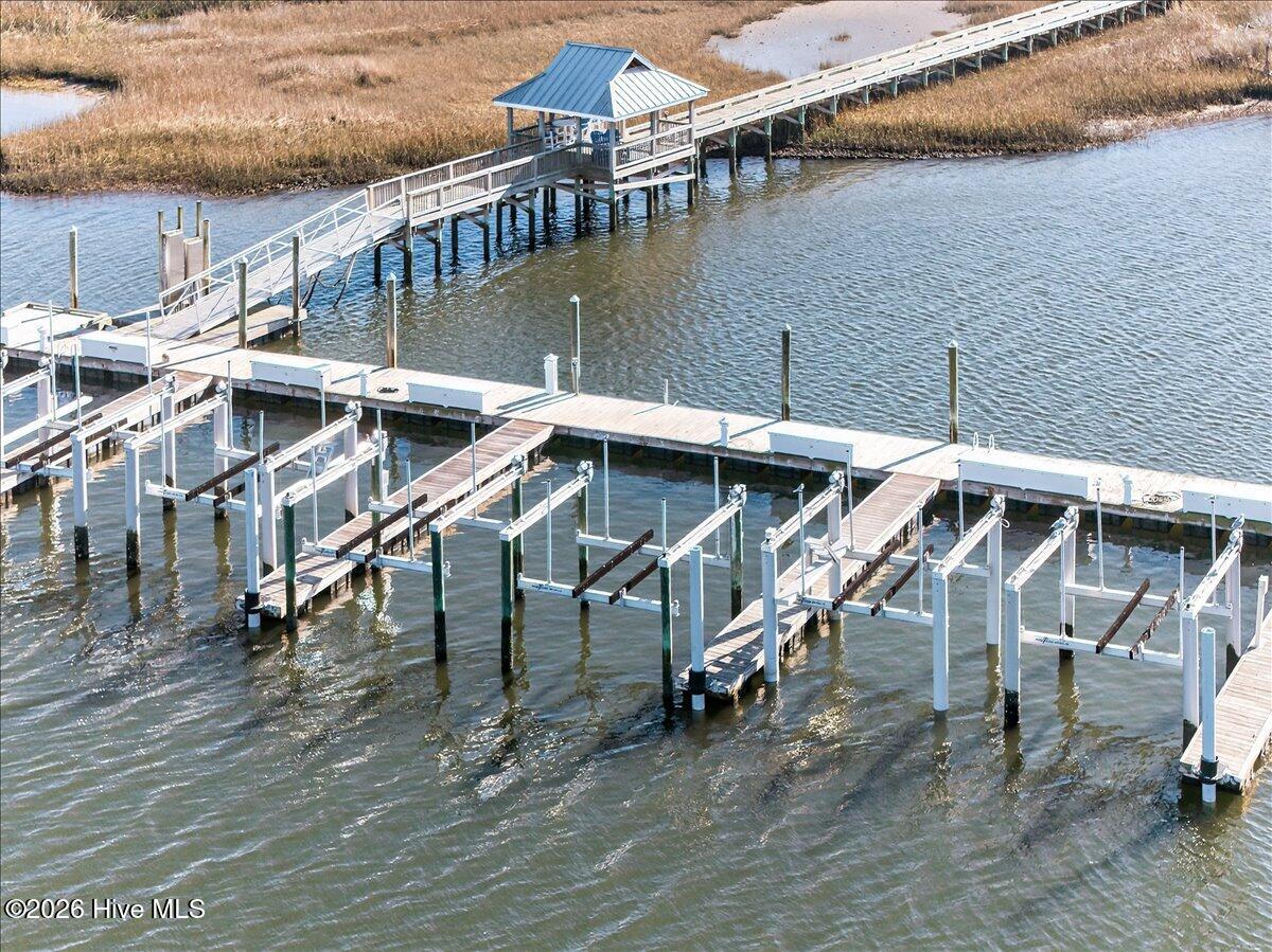 102 Lucas Cove