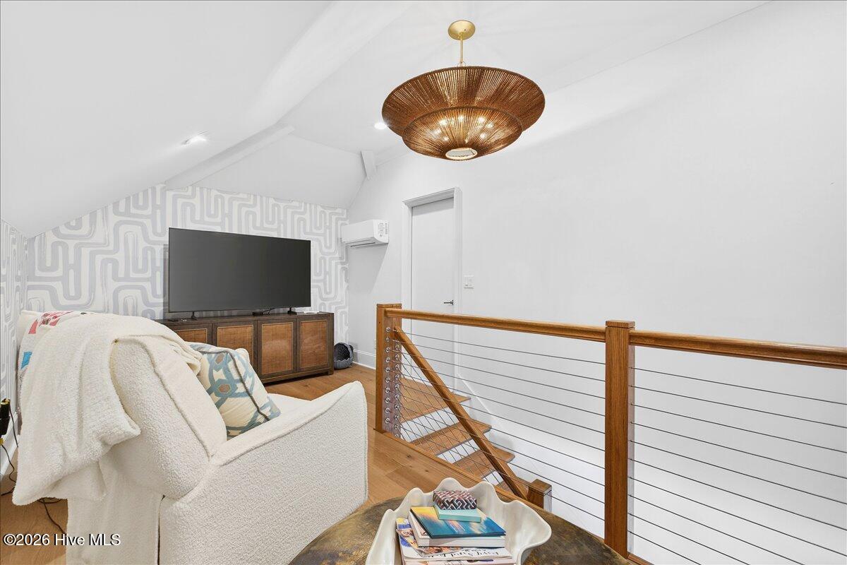 102 Lucas Cove