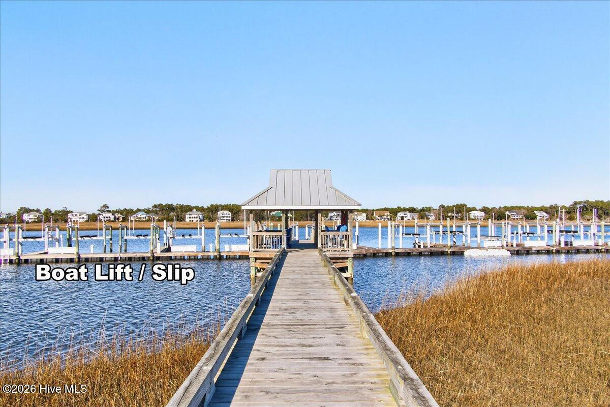 102 Lucas Cove