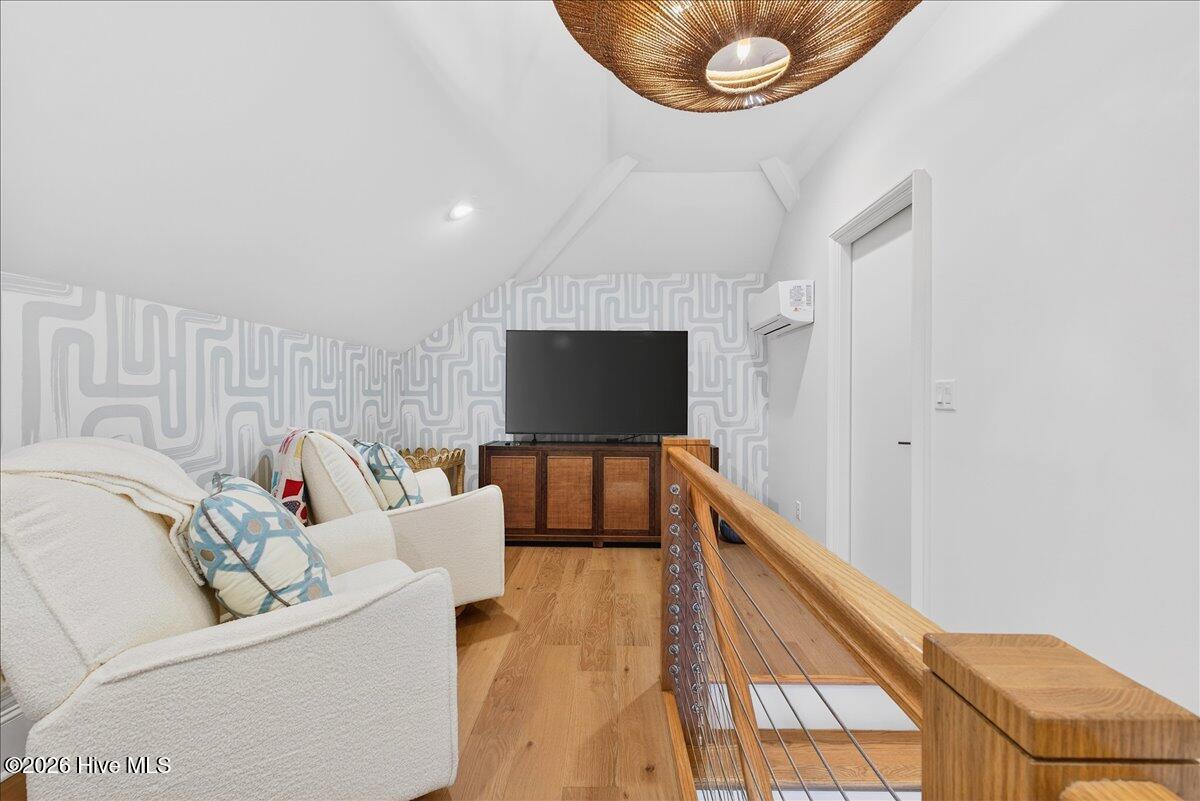 102 Lucas Cove