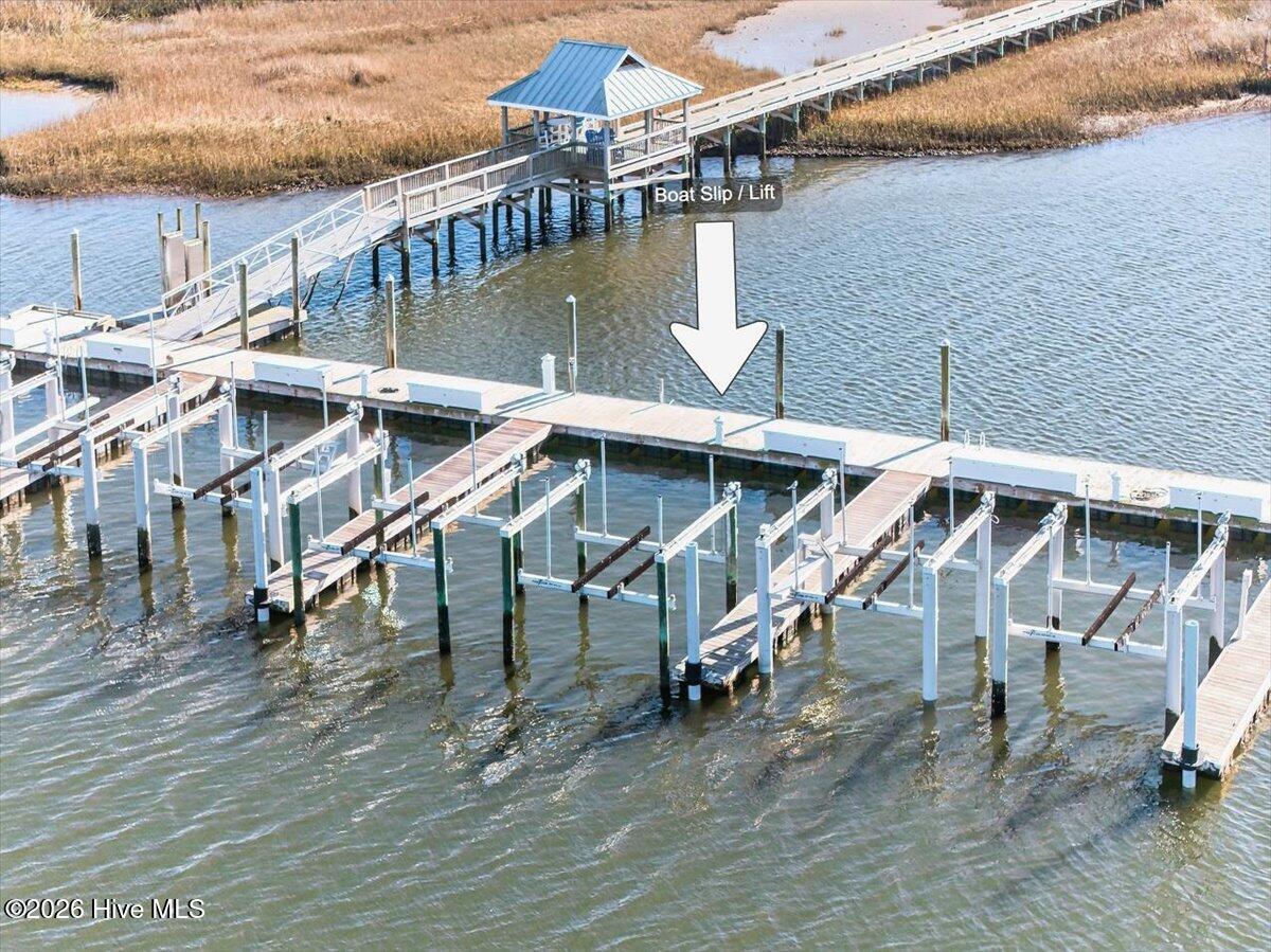 102 Lucas Cove