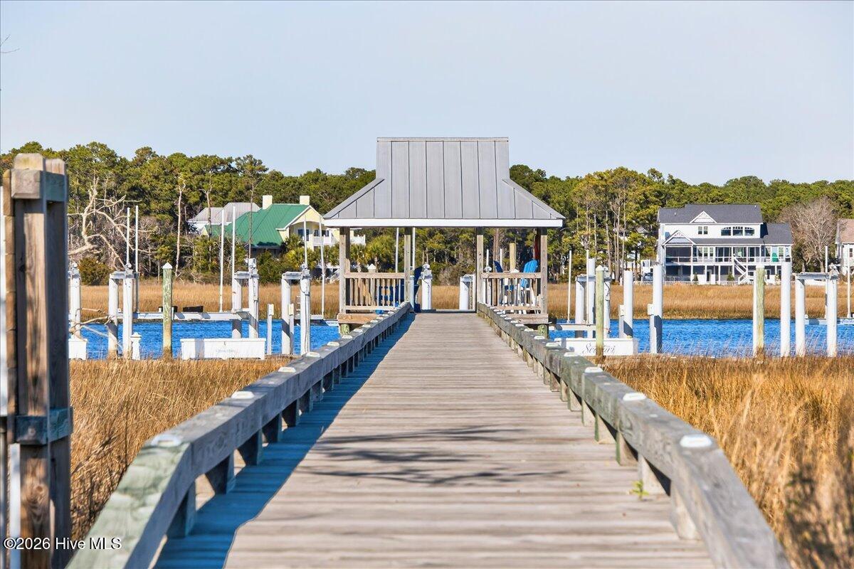 102 Lucas Cove