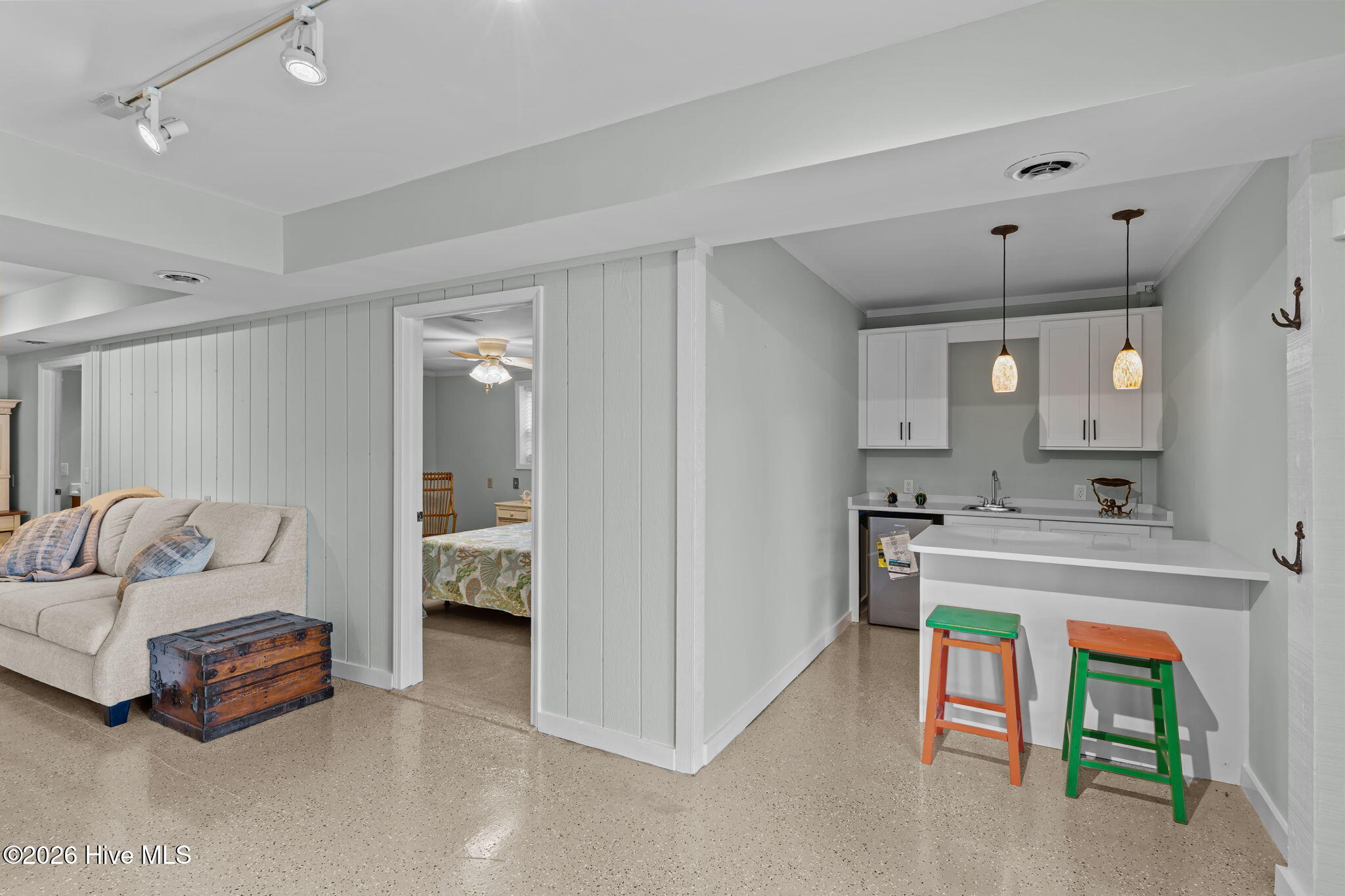 312 E Dolphin Drive