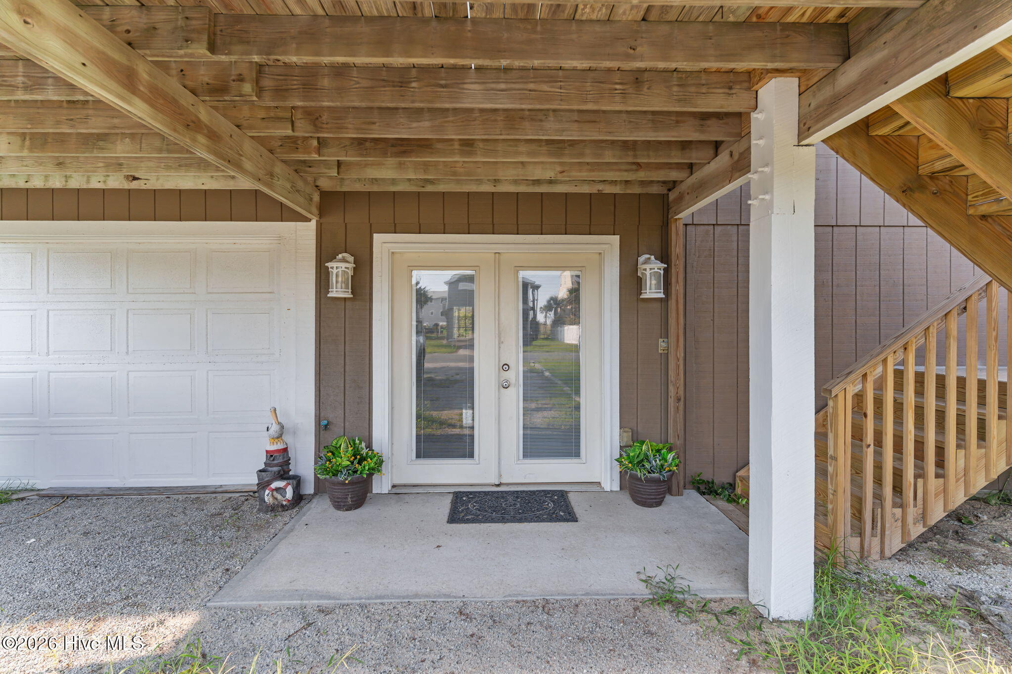 312 E Dolphin Drive