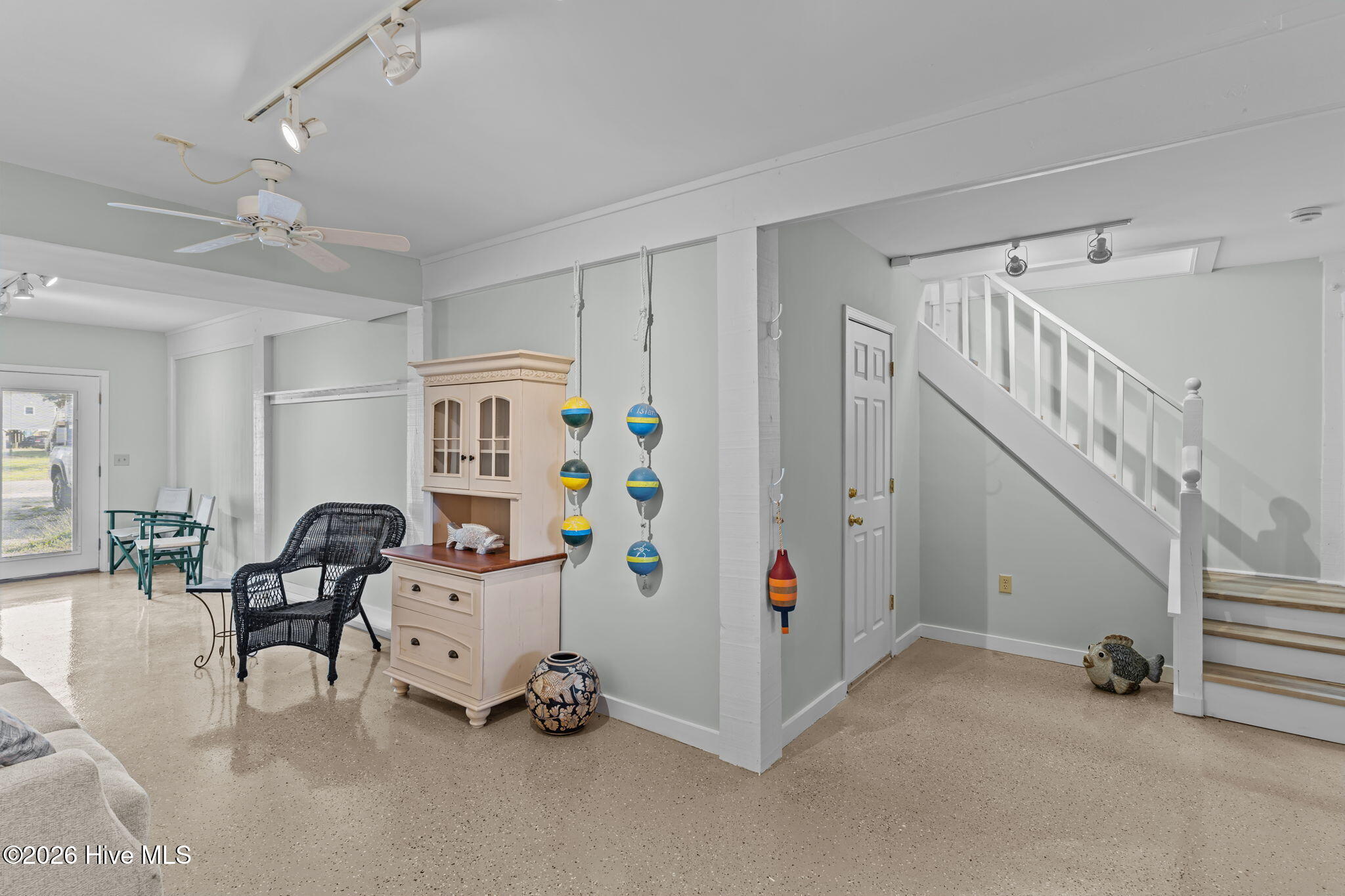 312 E Dolphin Drive