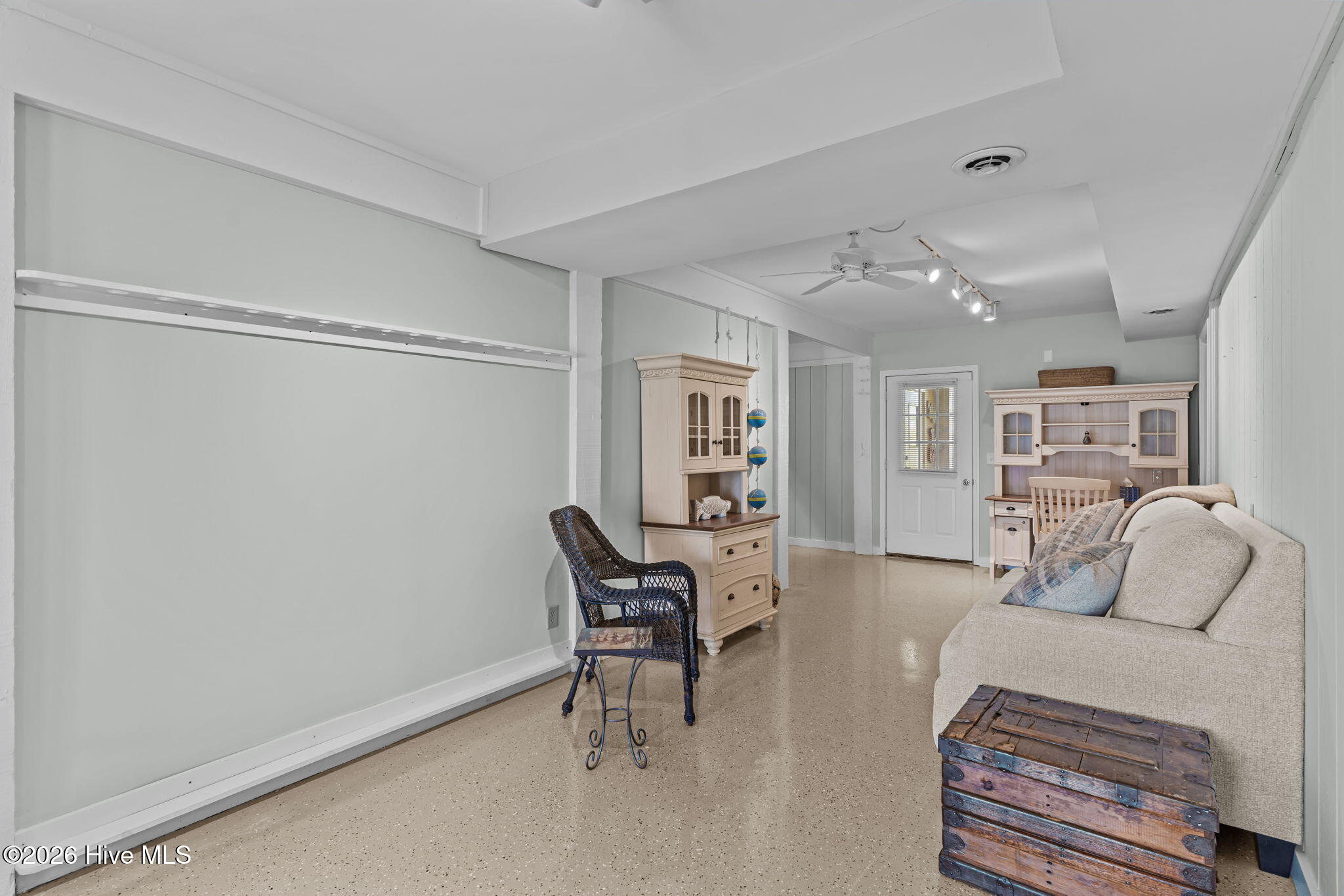 312 E Dolphin Drive