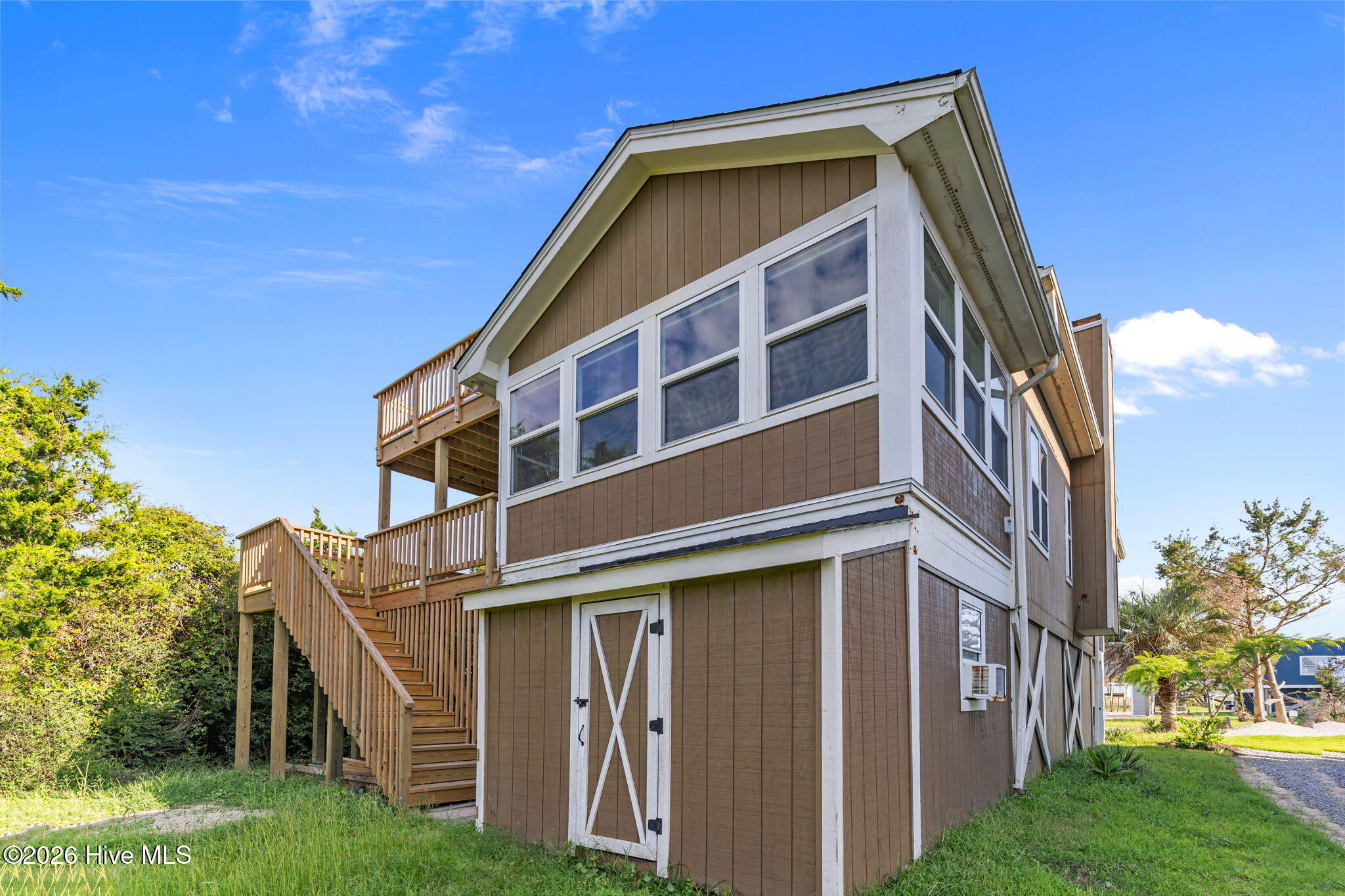 312 E Dolphin Drive