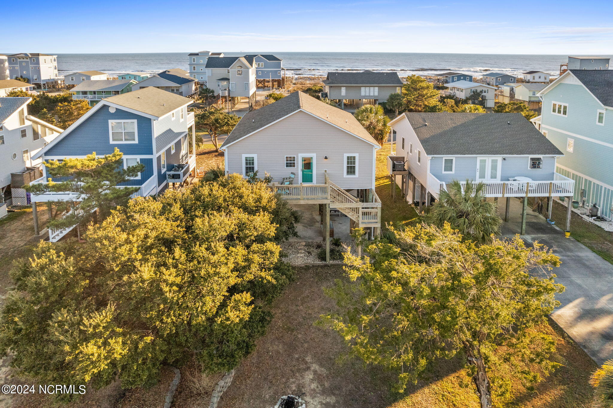 916 E Dolphin Drive