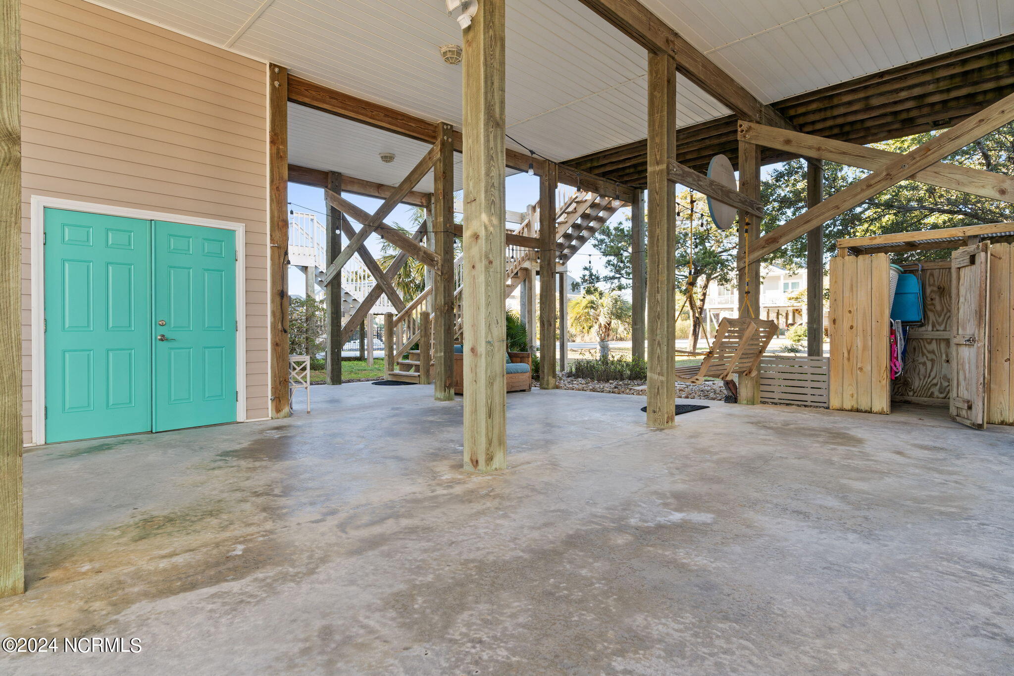 916 E Dolphin Drive