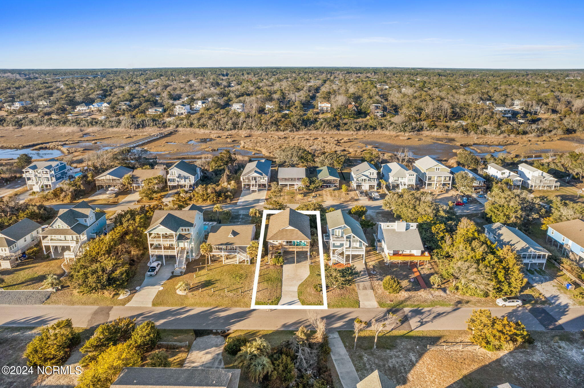 916 E Dolphin Drive