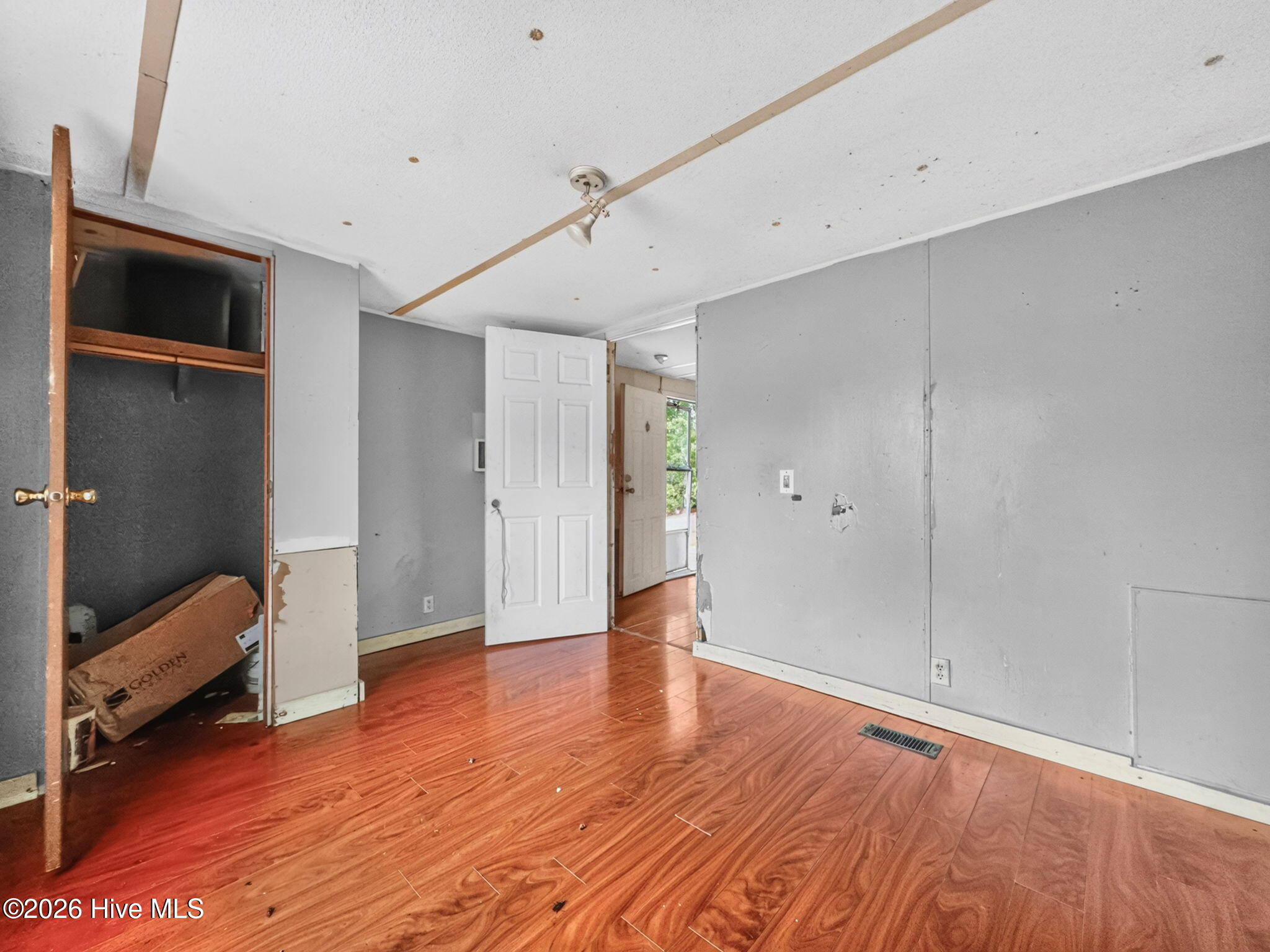 4163 9th Street SE