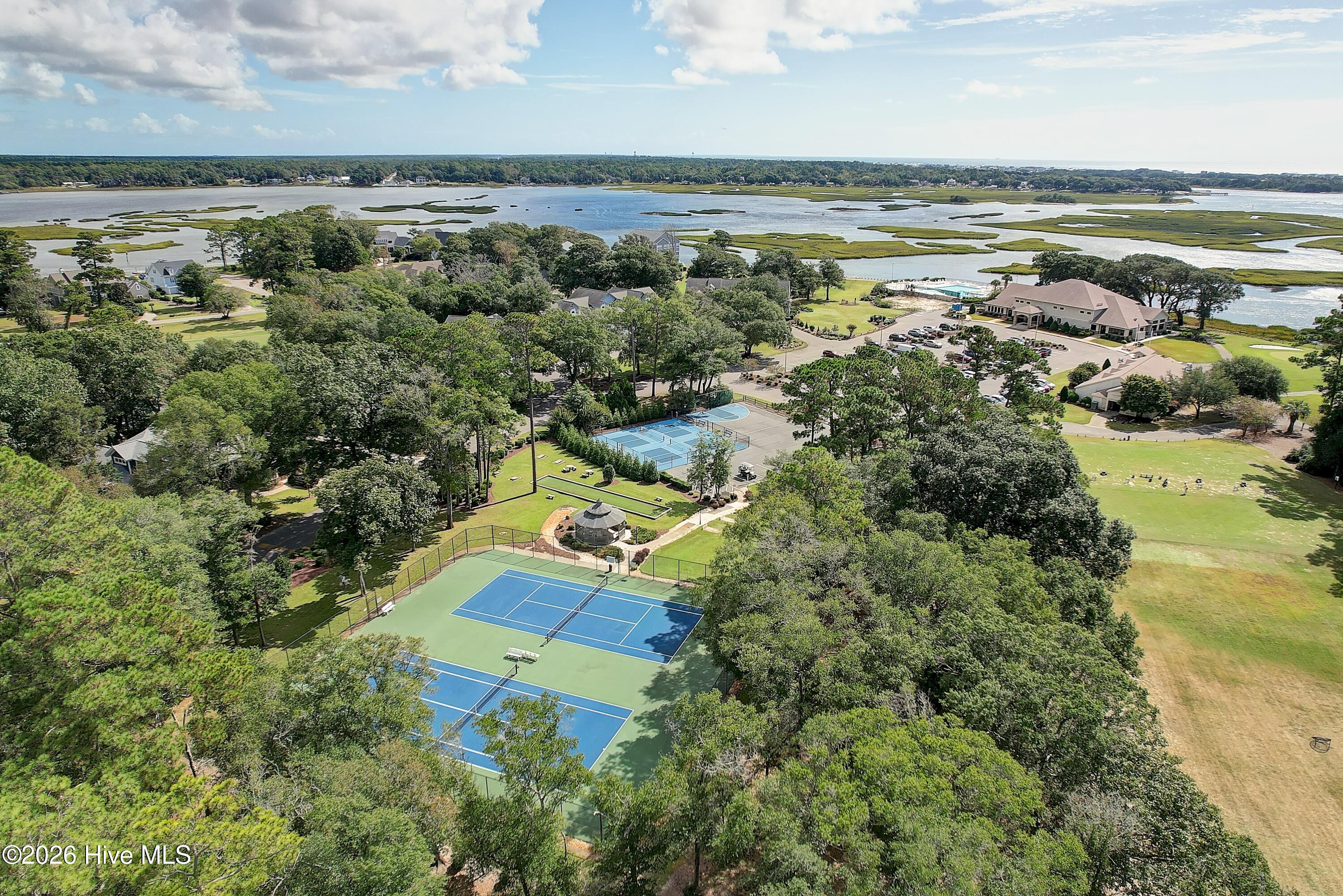 400 Genoes Point Road SW