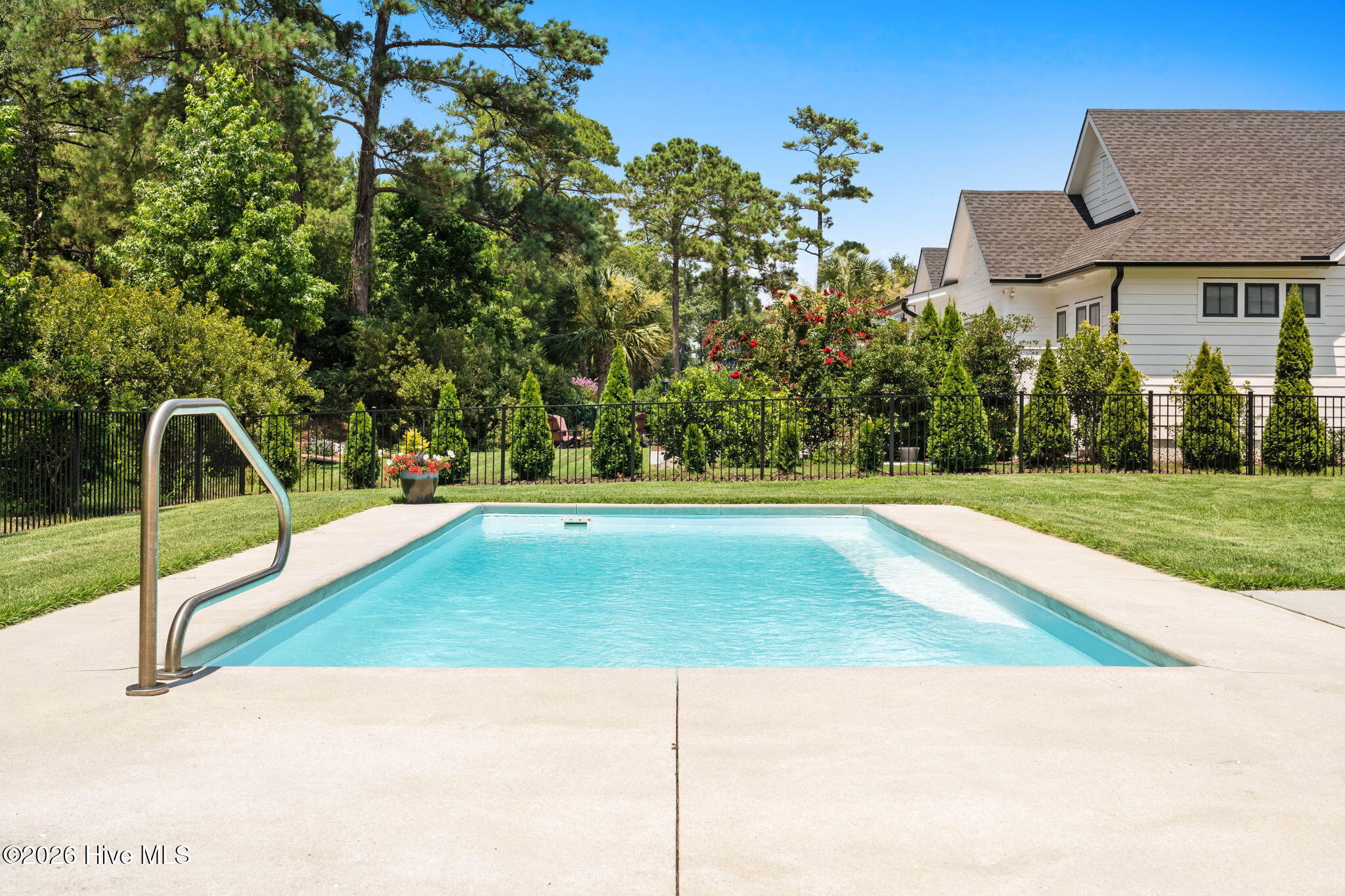 2736 Cedar Crest Drive