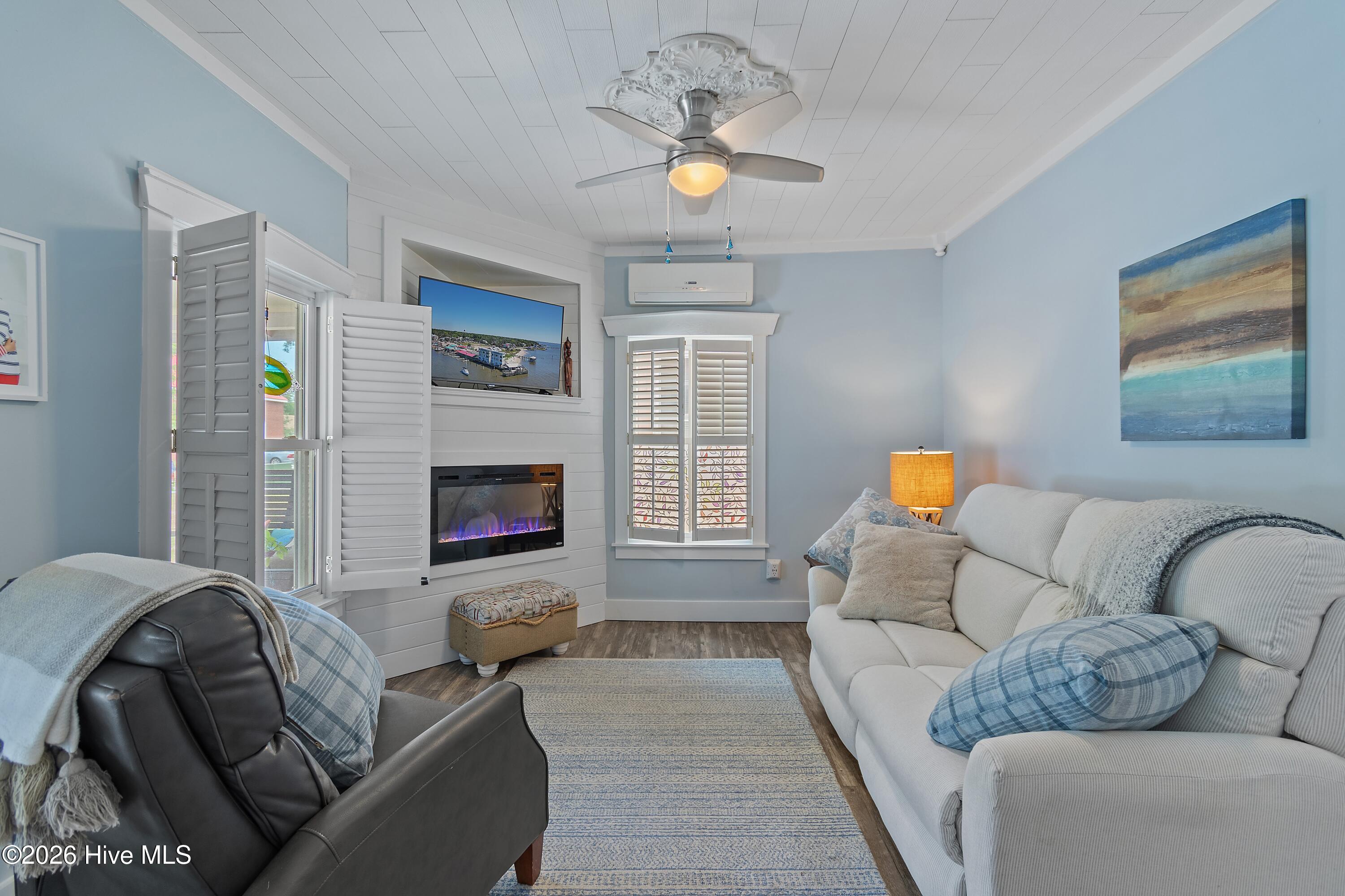 209 W St George Street