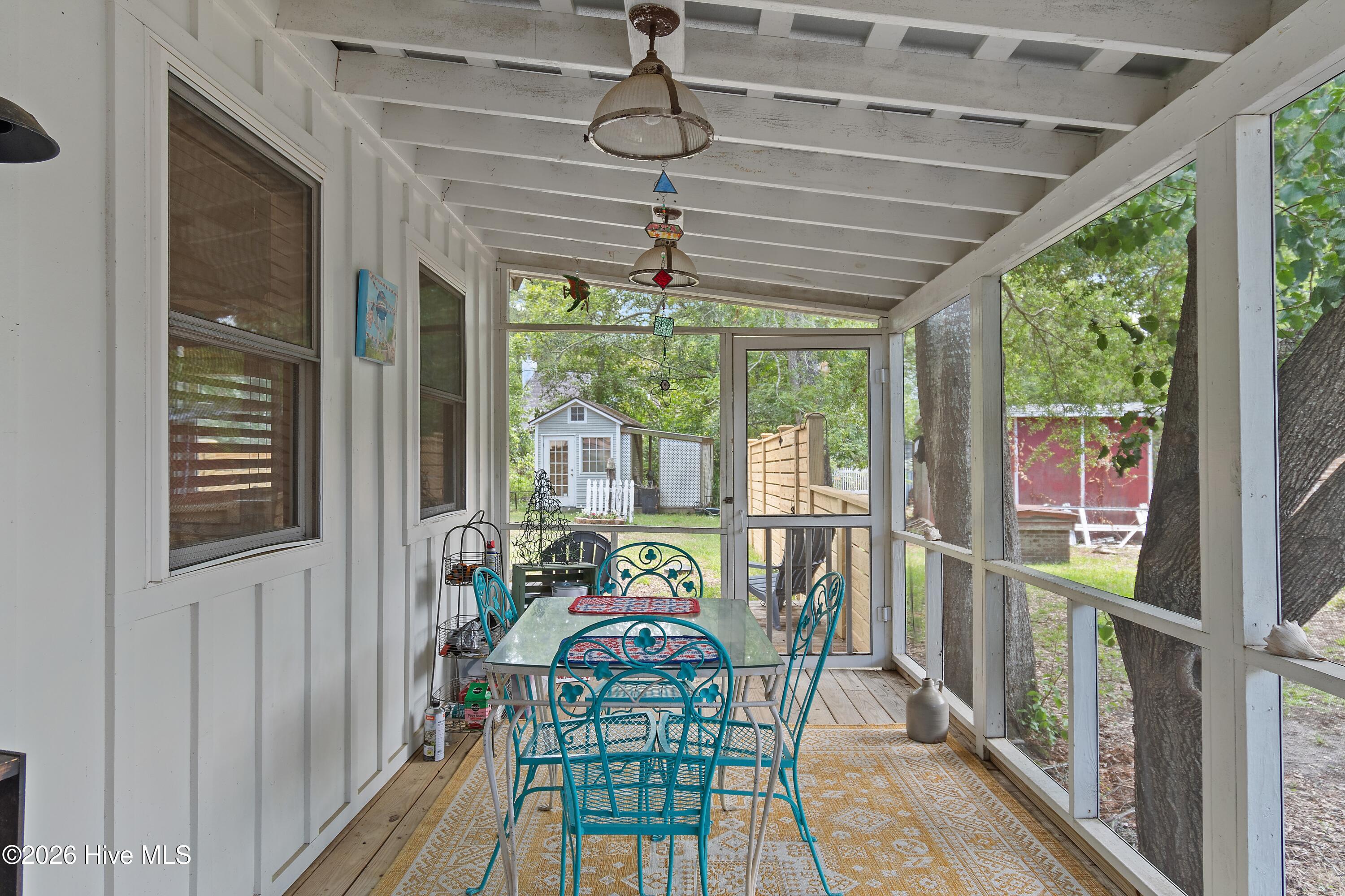 209 W St George Street