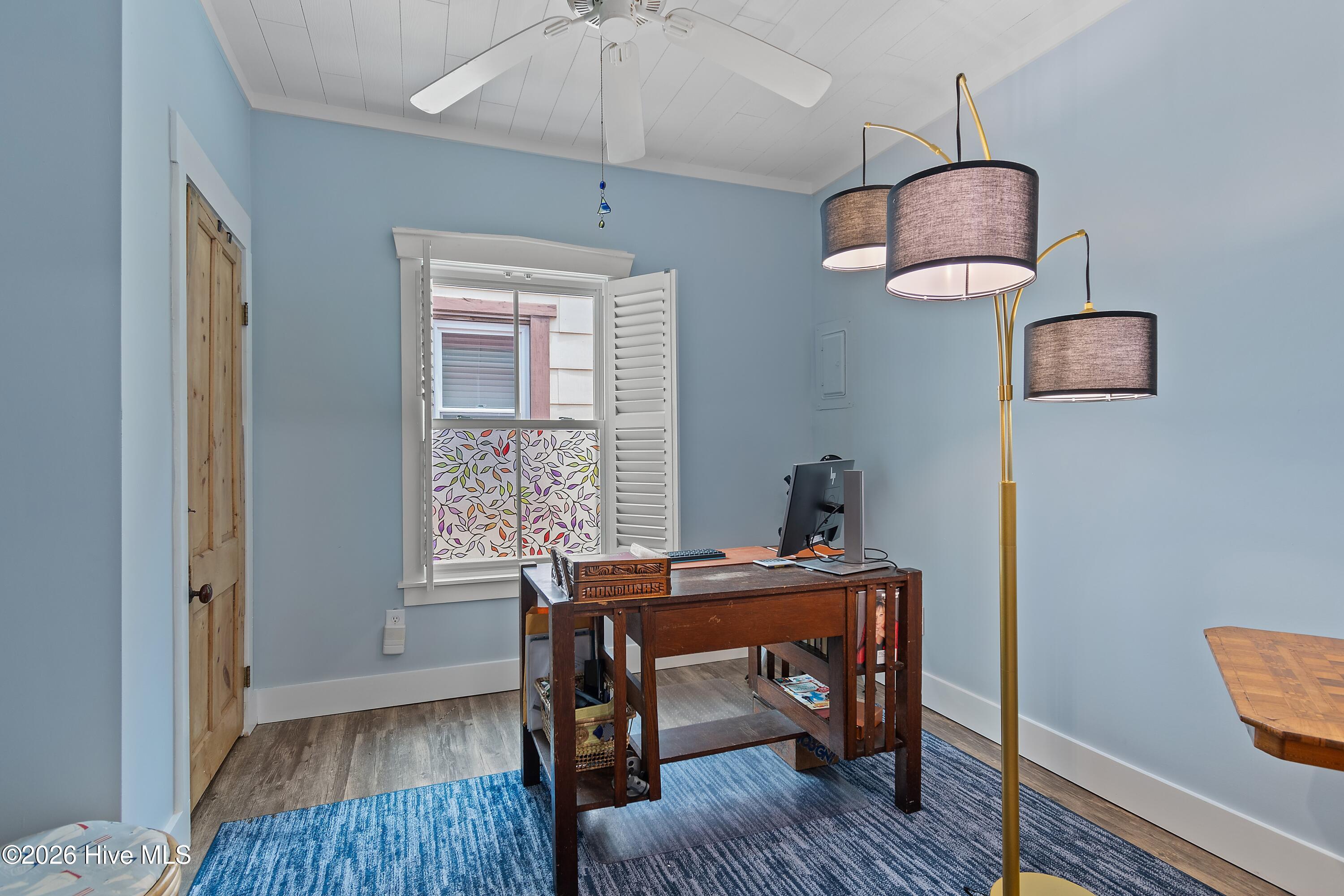 209 W St George Street