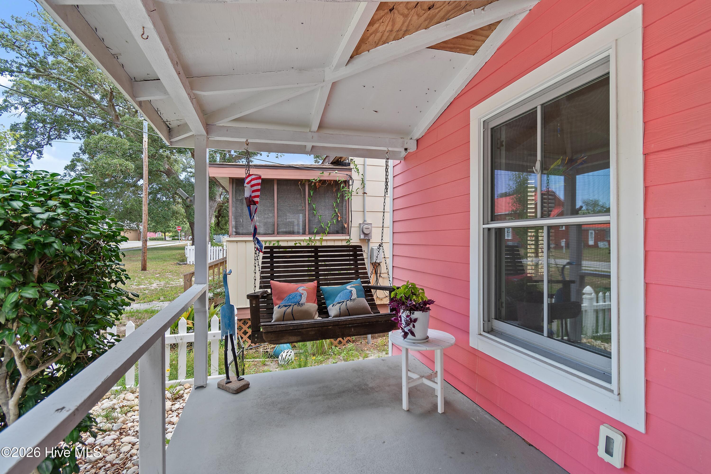209 W St George Street