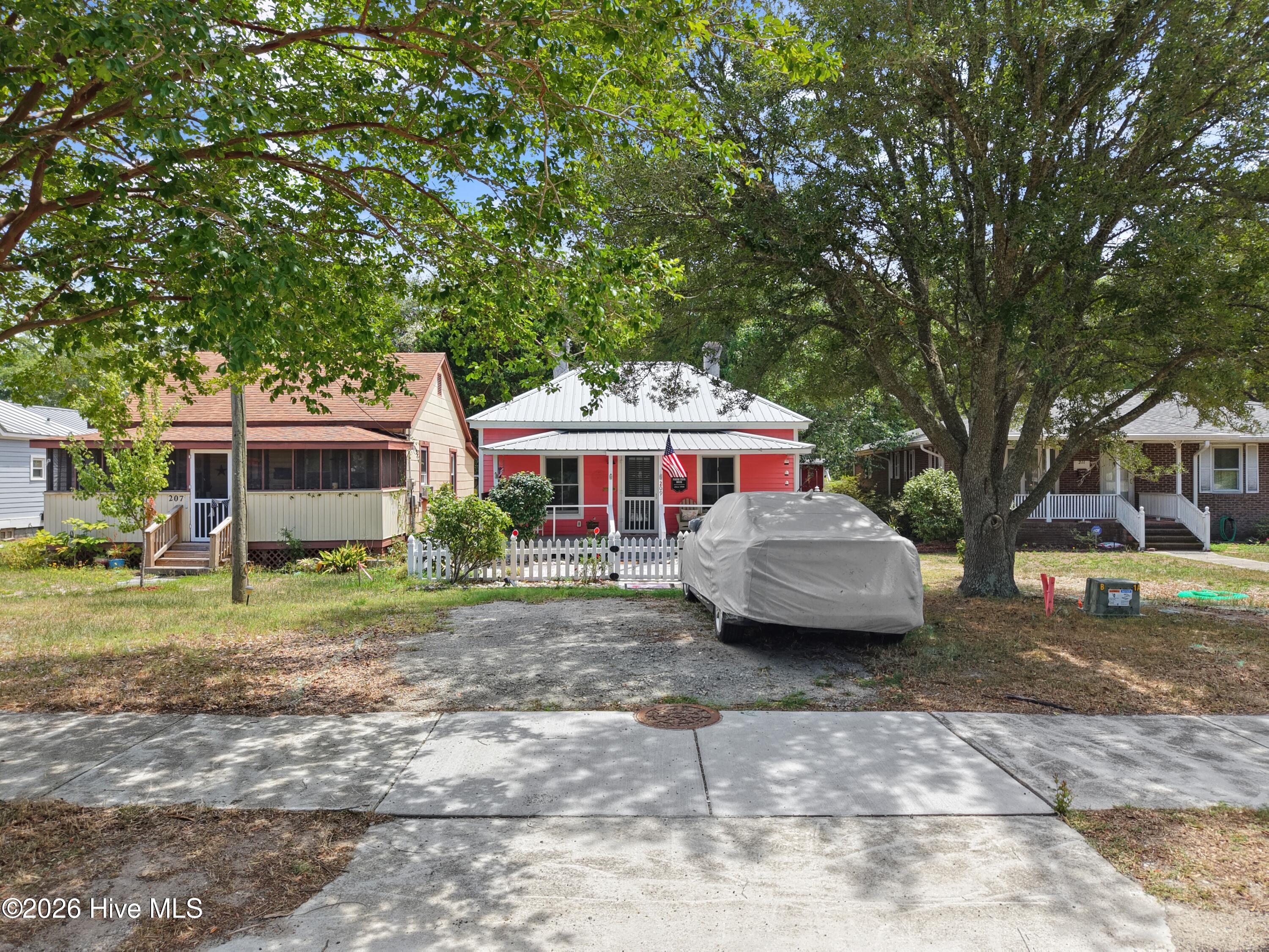 209 W St George Street