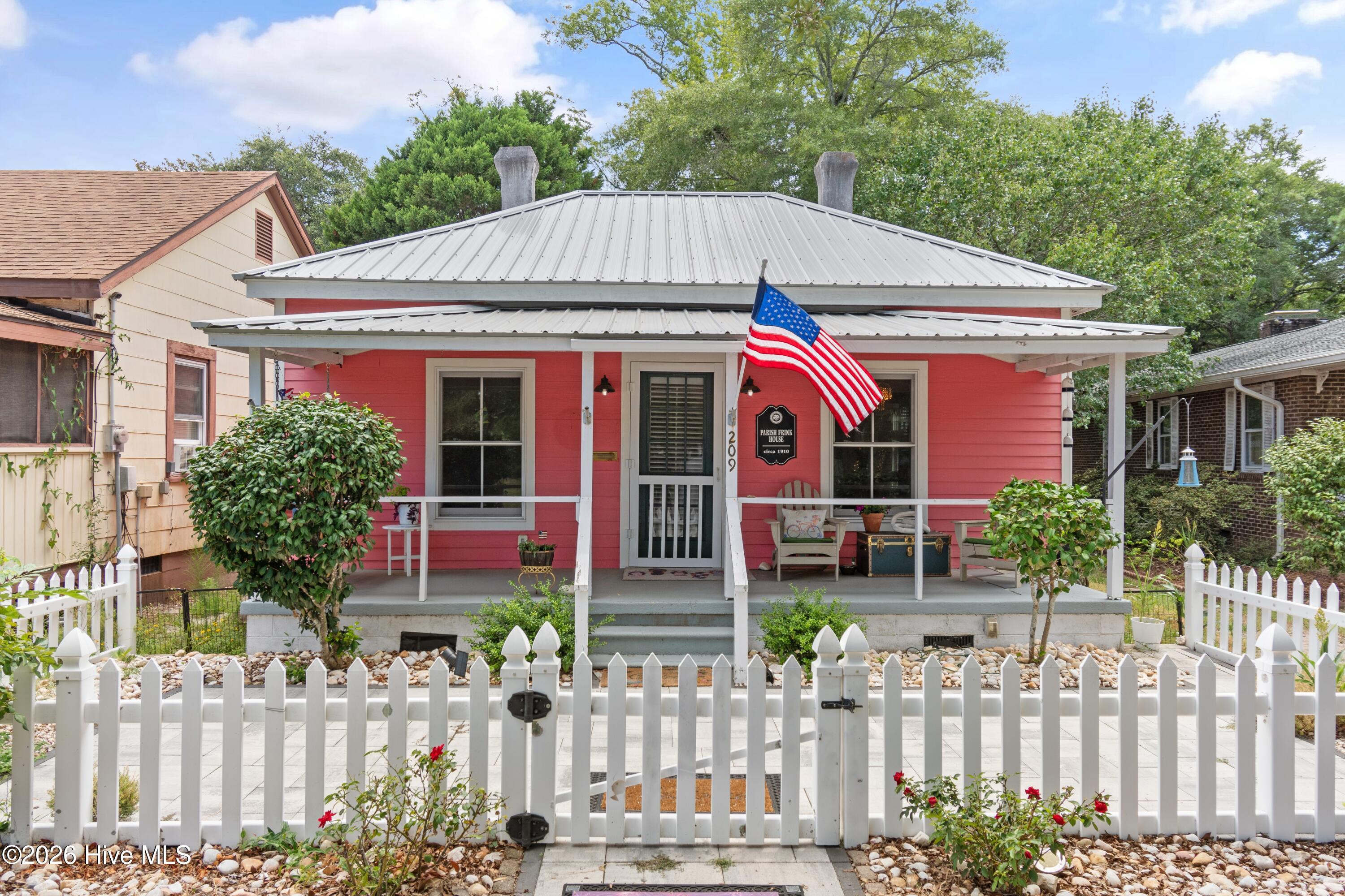 209 W St George Street