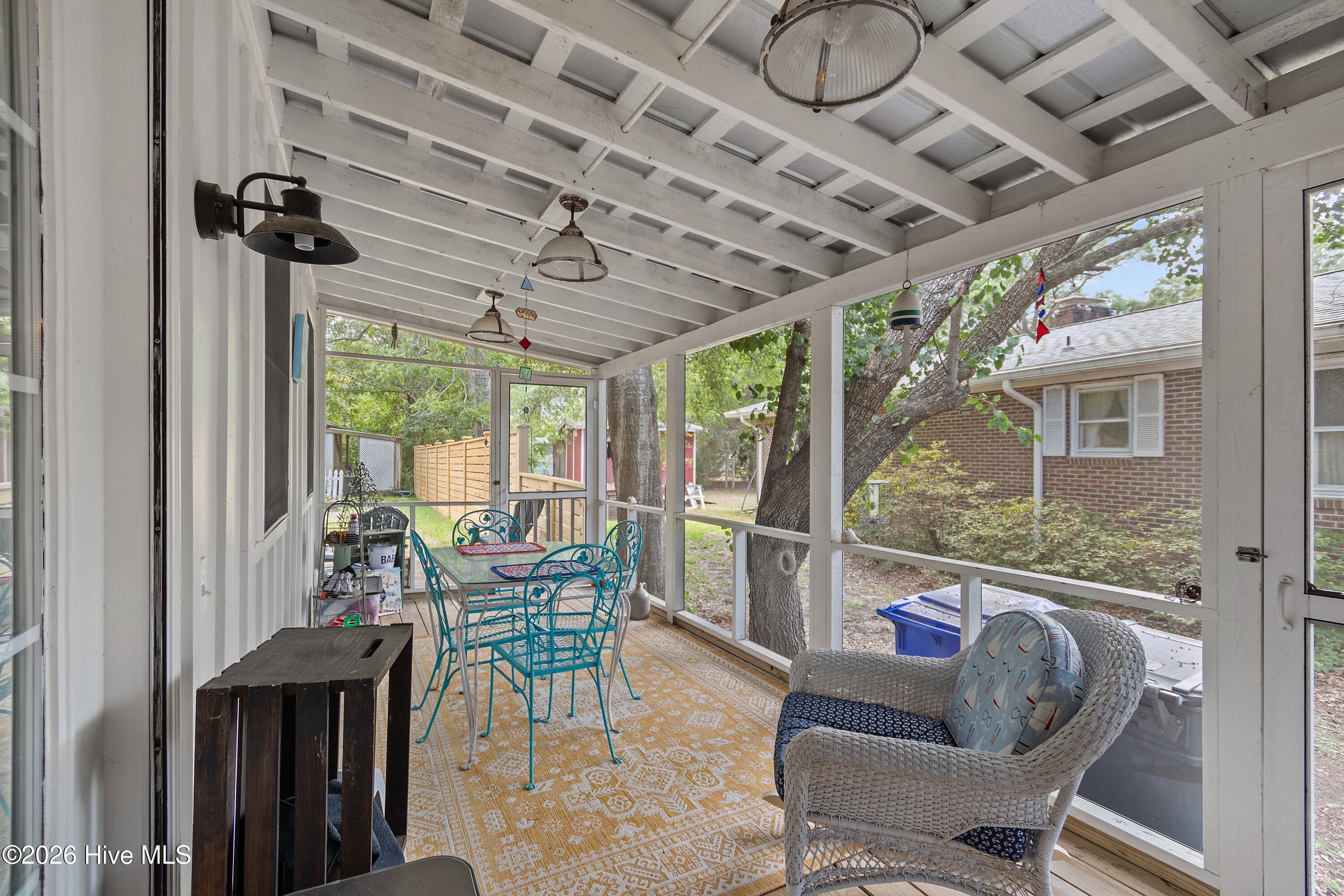 209 W St George Street