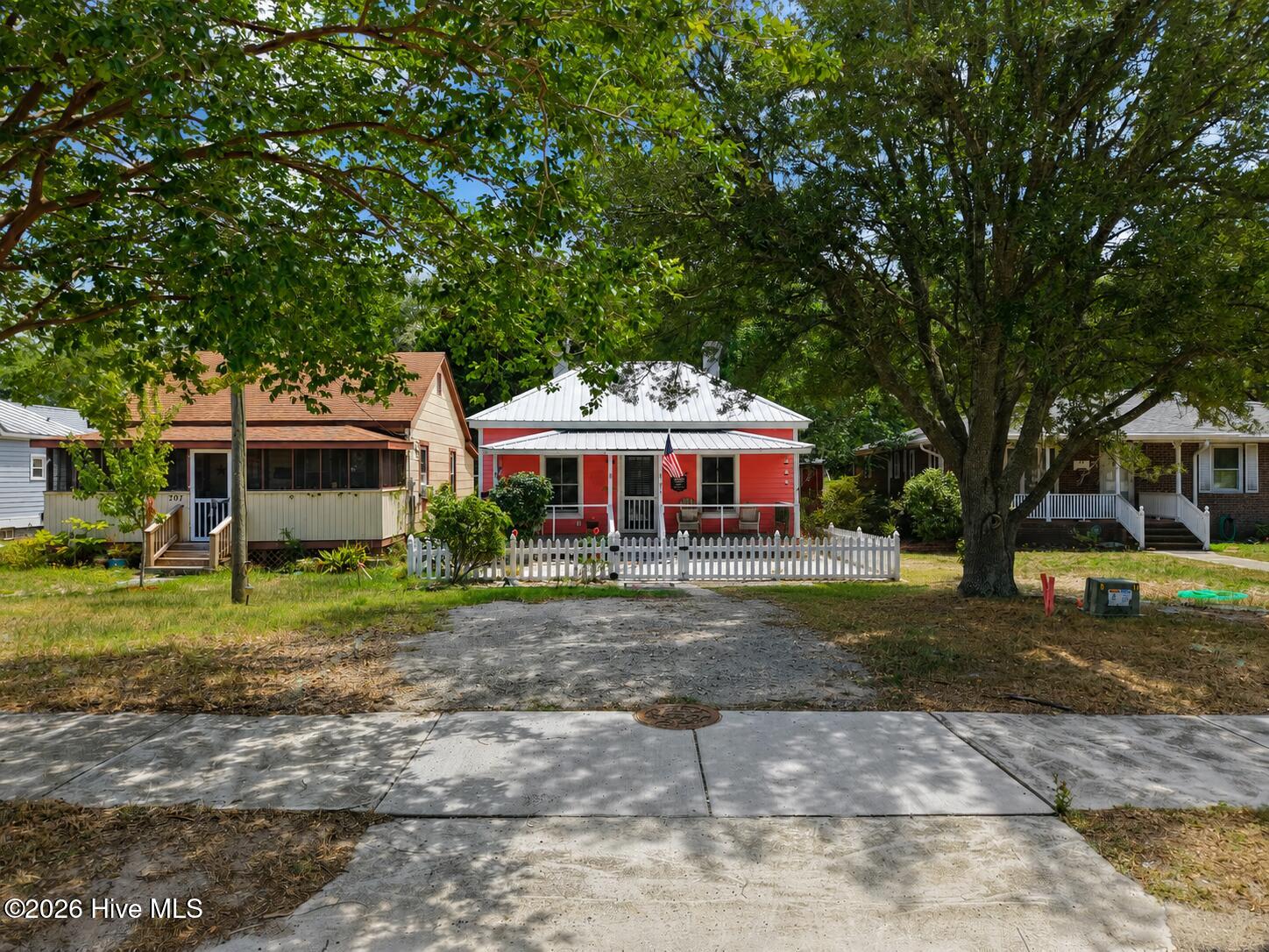 209 W St George Street
