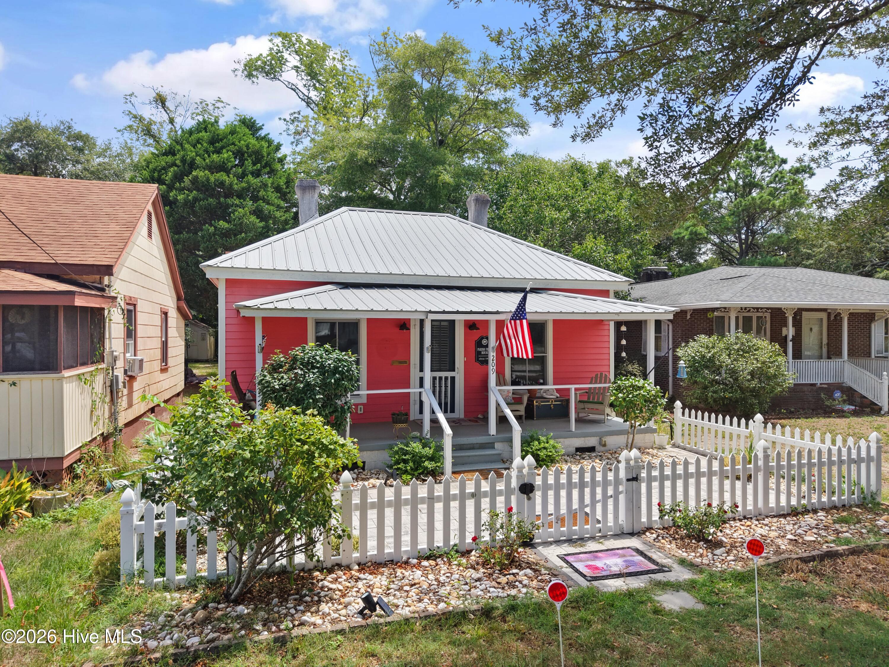 209 W St George Street