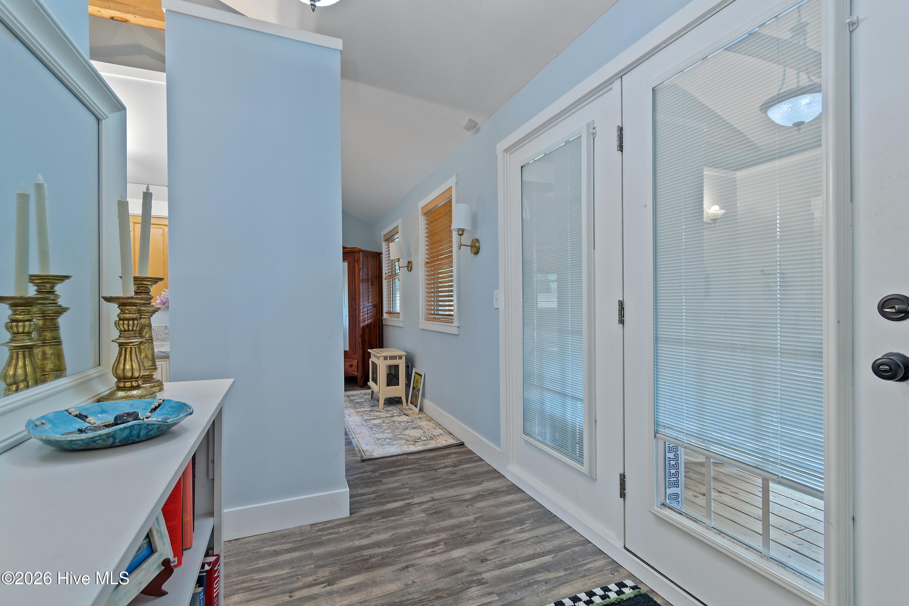 209 W St George Street