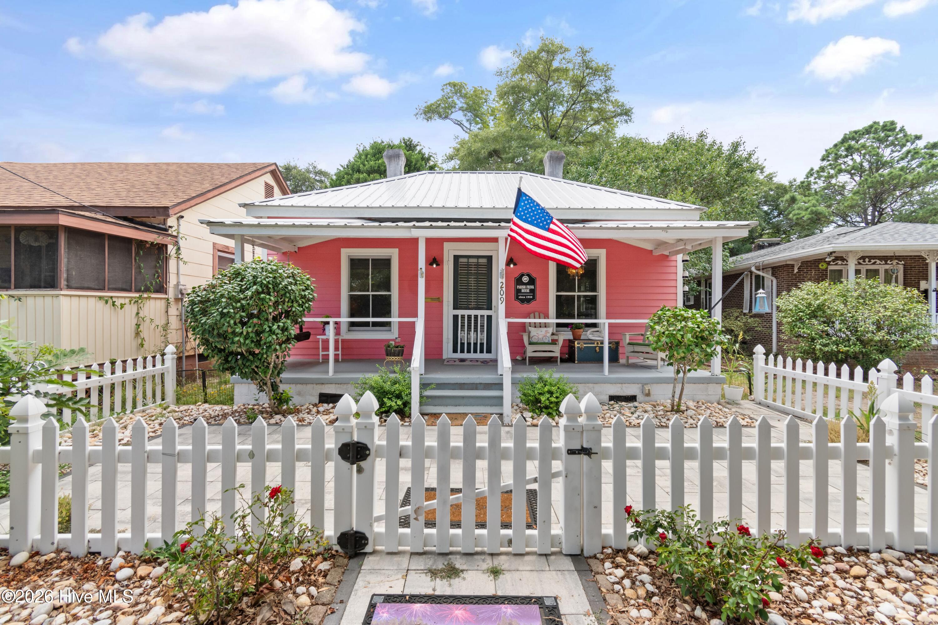 209 W St George Street