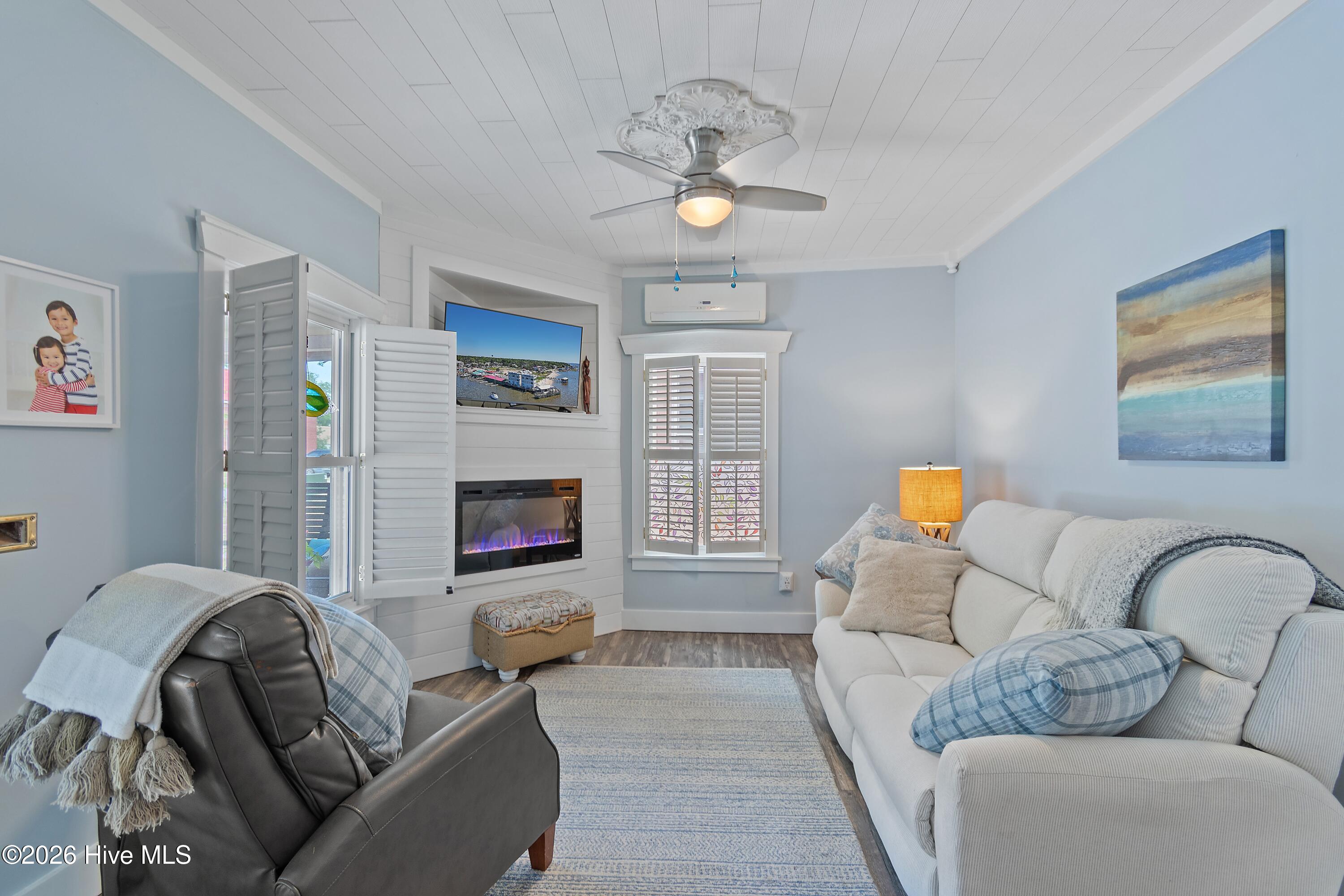 209 W St George Street