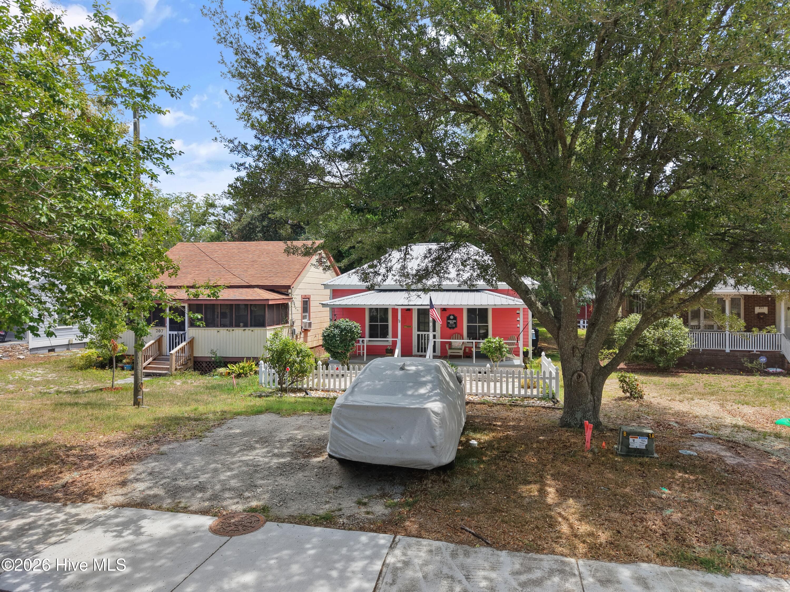 209 W St George Street
