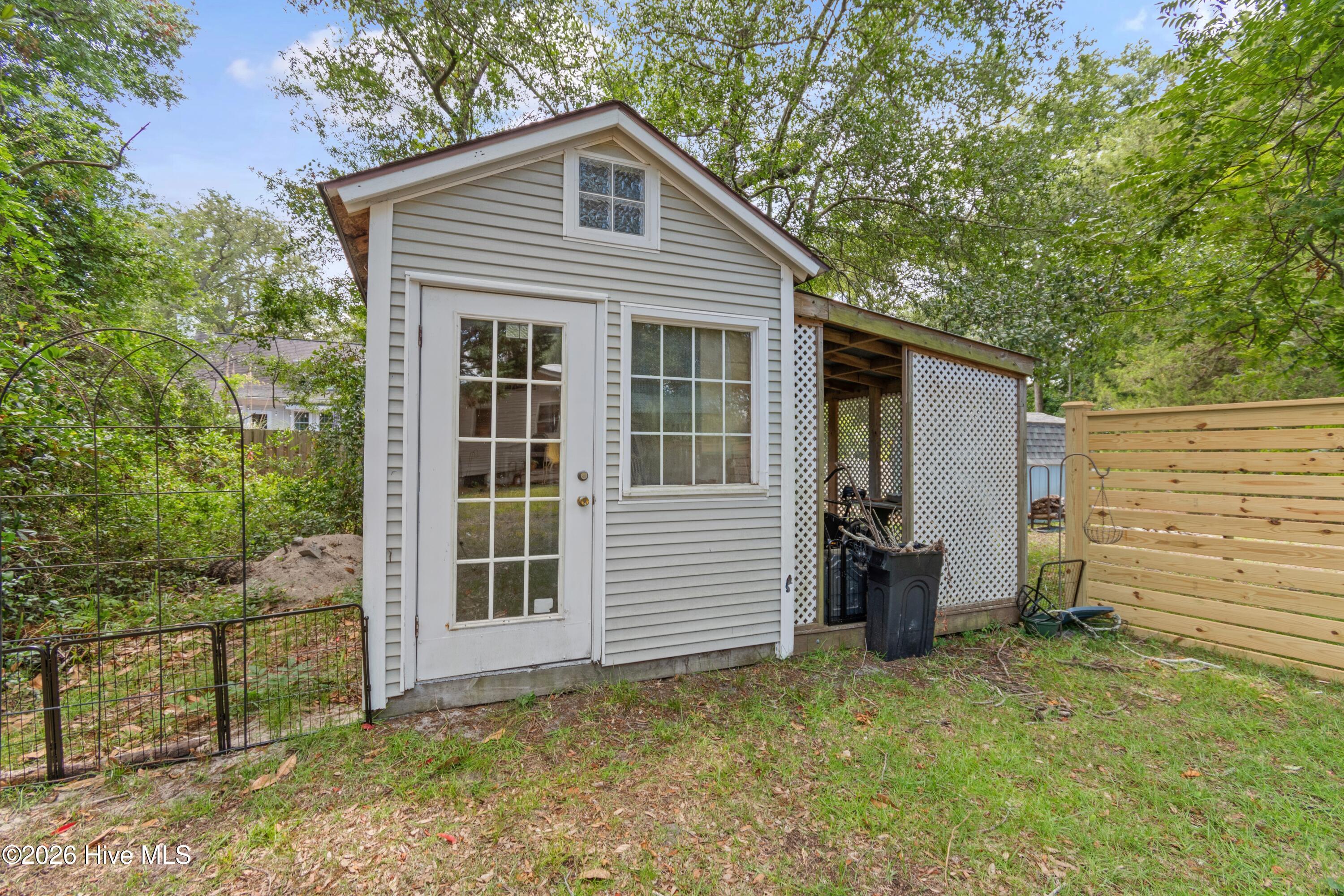 209 W St George Street