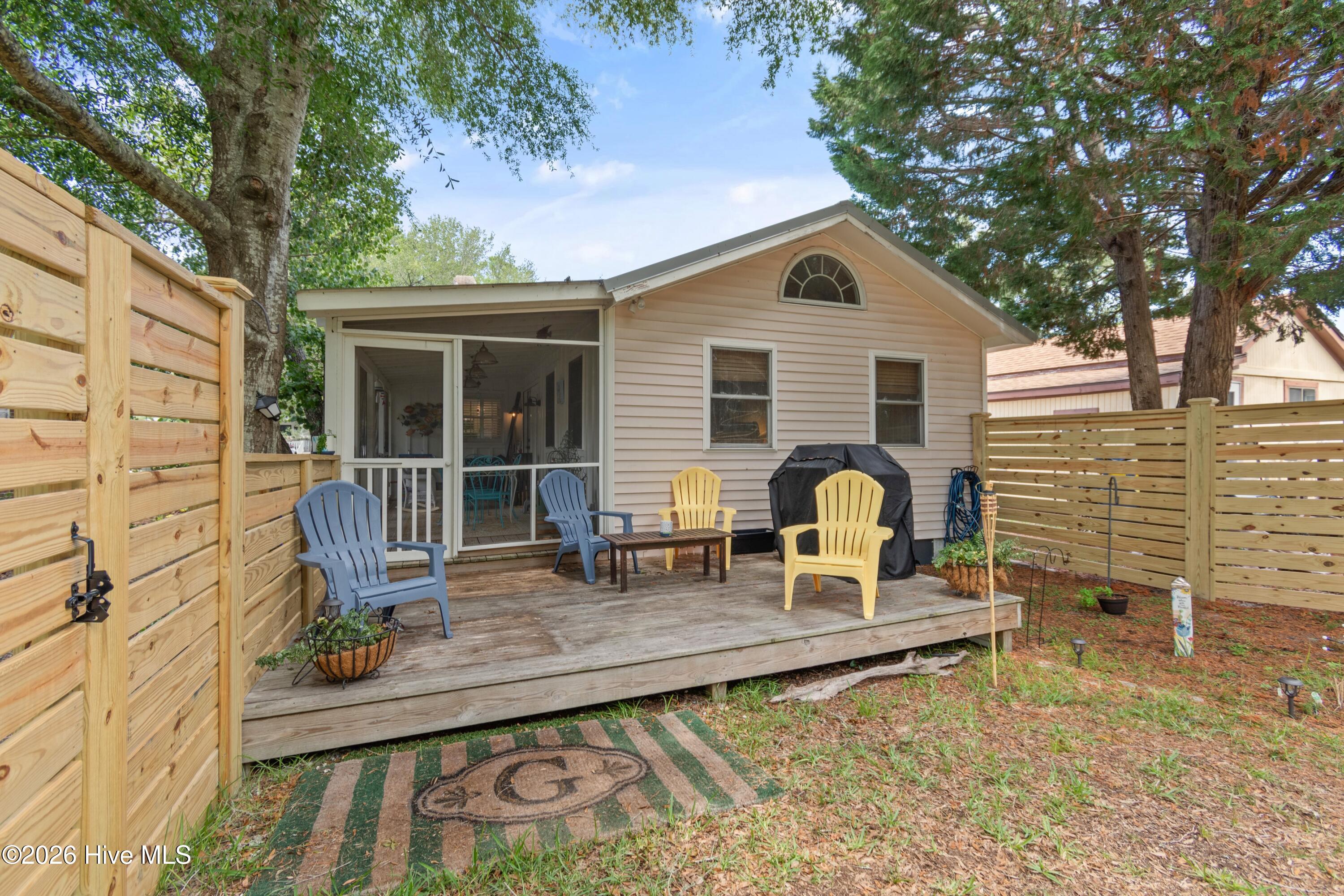 209 W St George Street