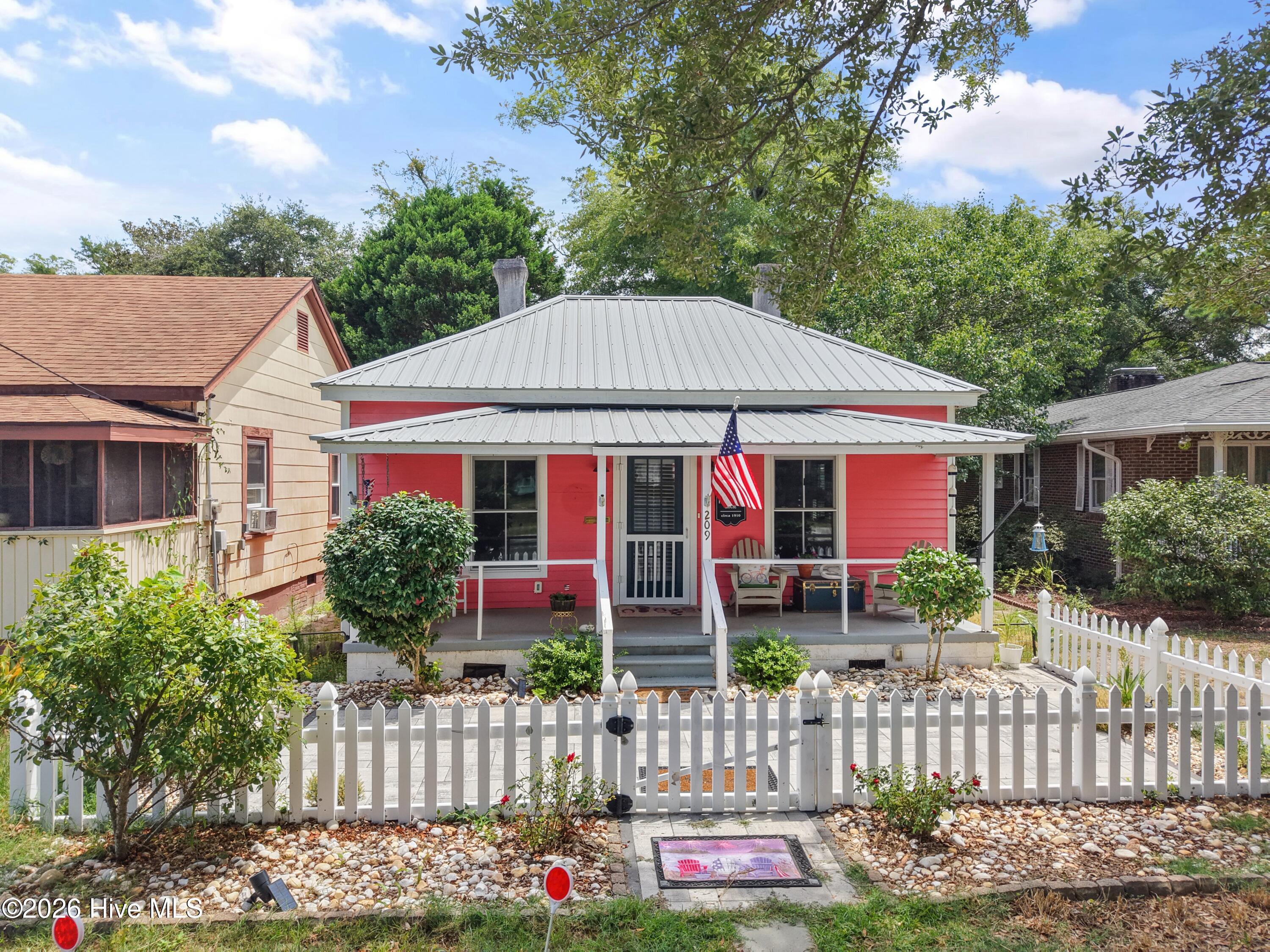 209 W St George Street