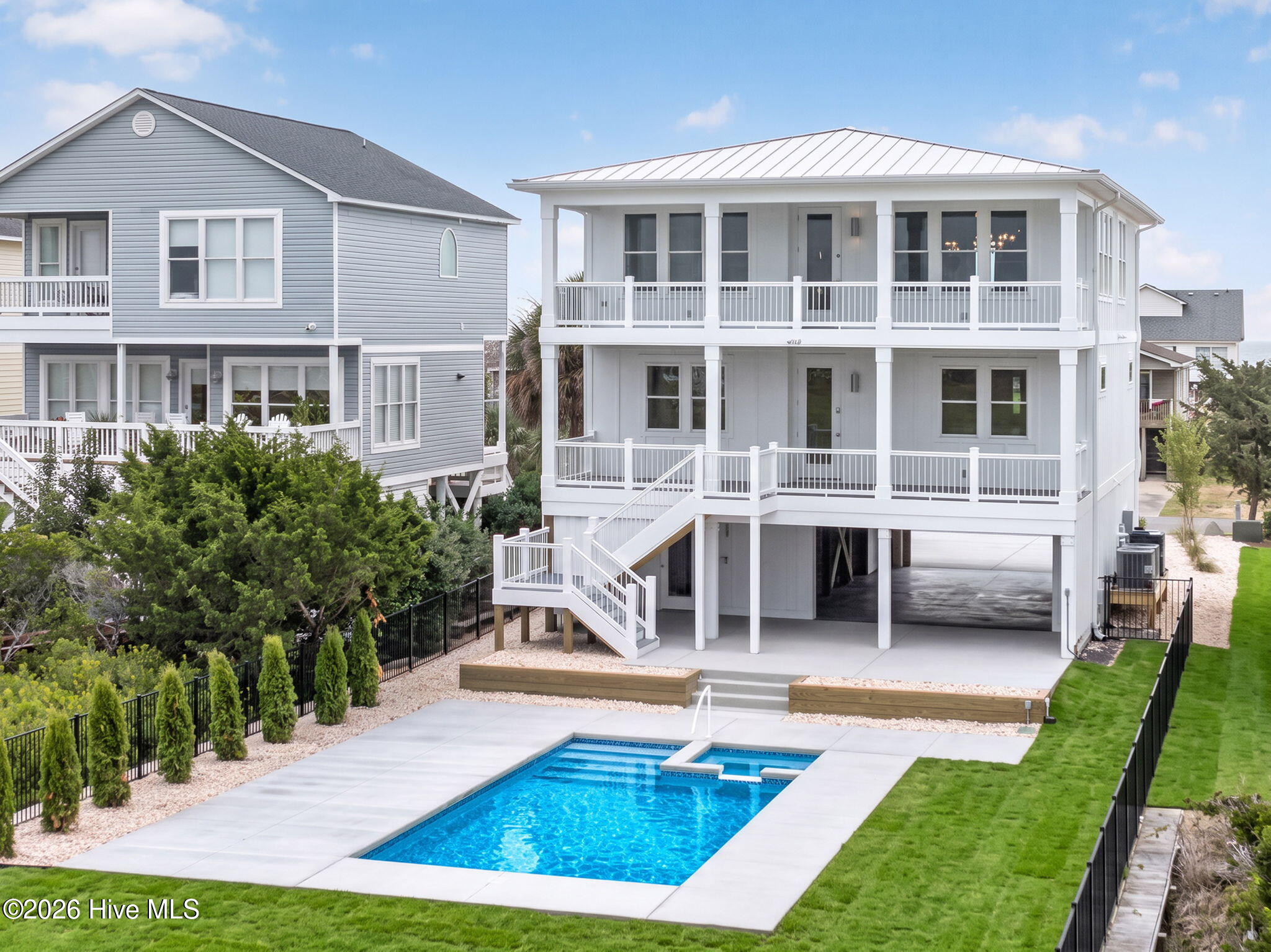 2512 W Pelican Drive