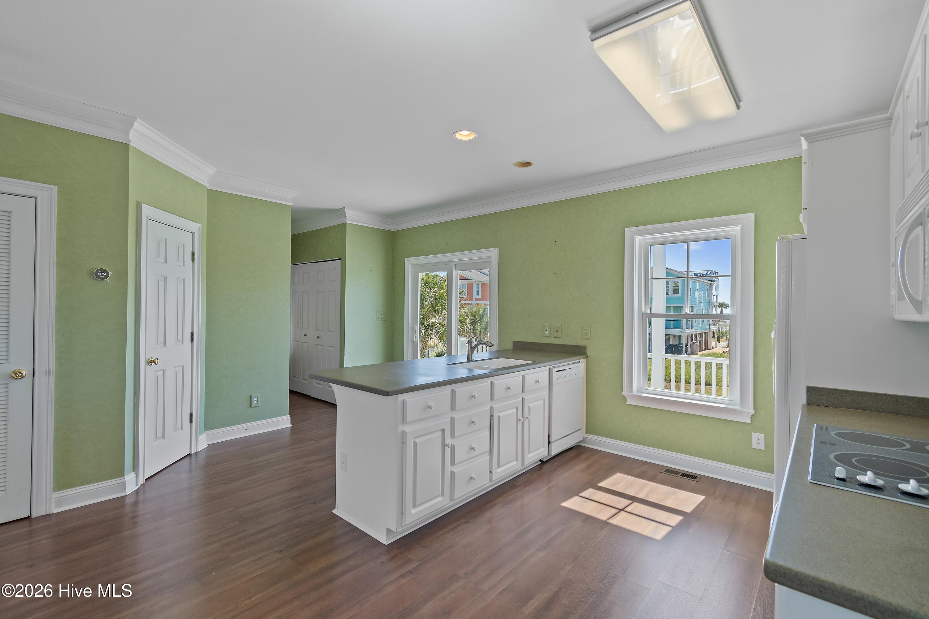 158 Brunswick Avenue E