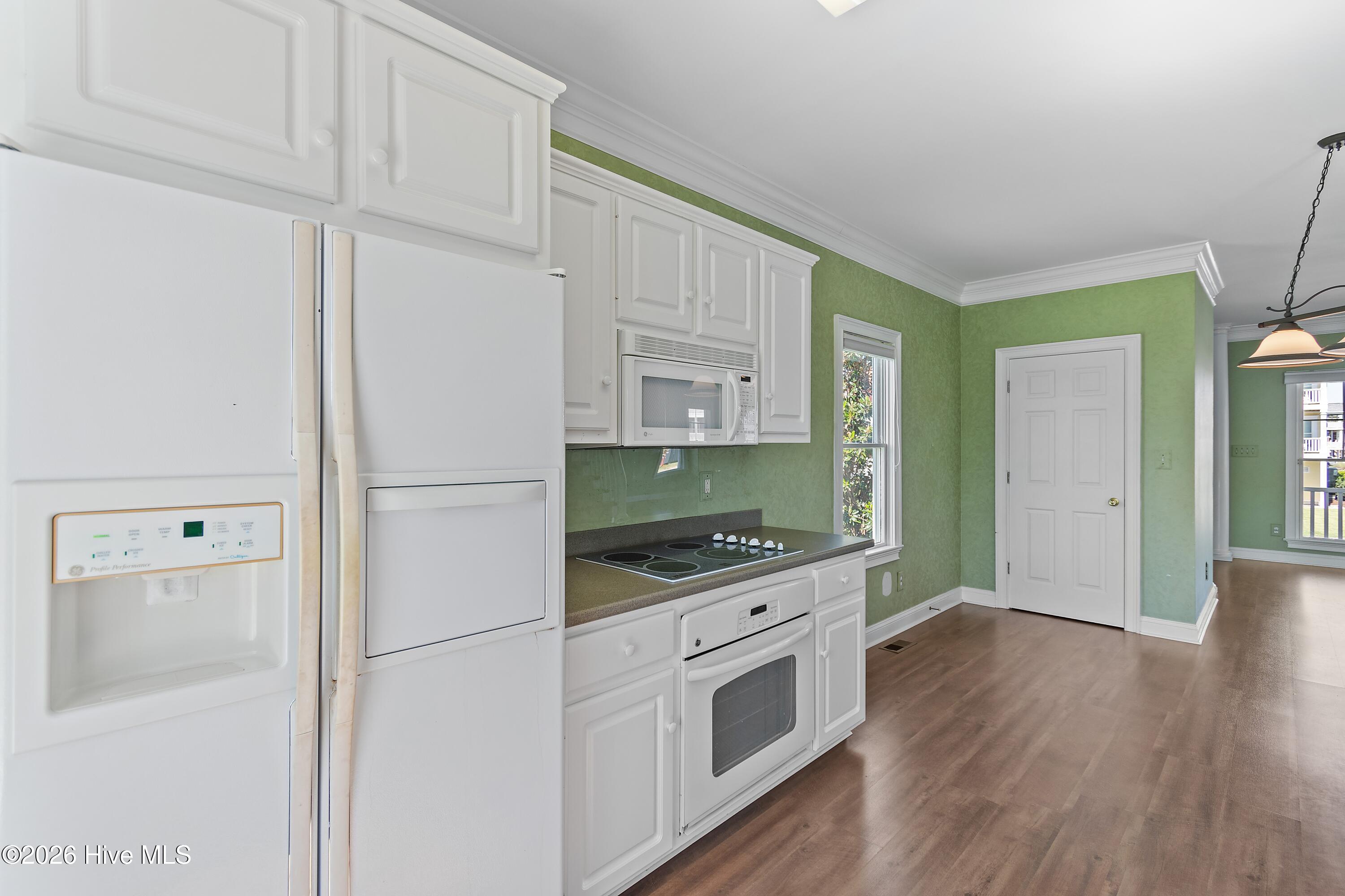 158 Brunswick Avenue E