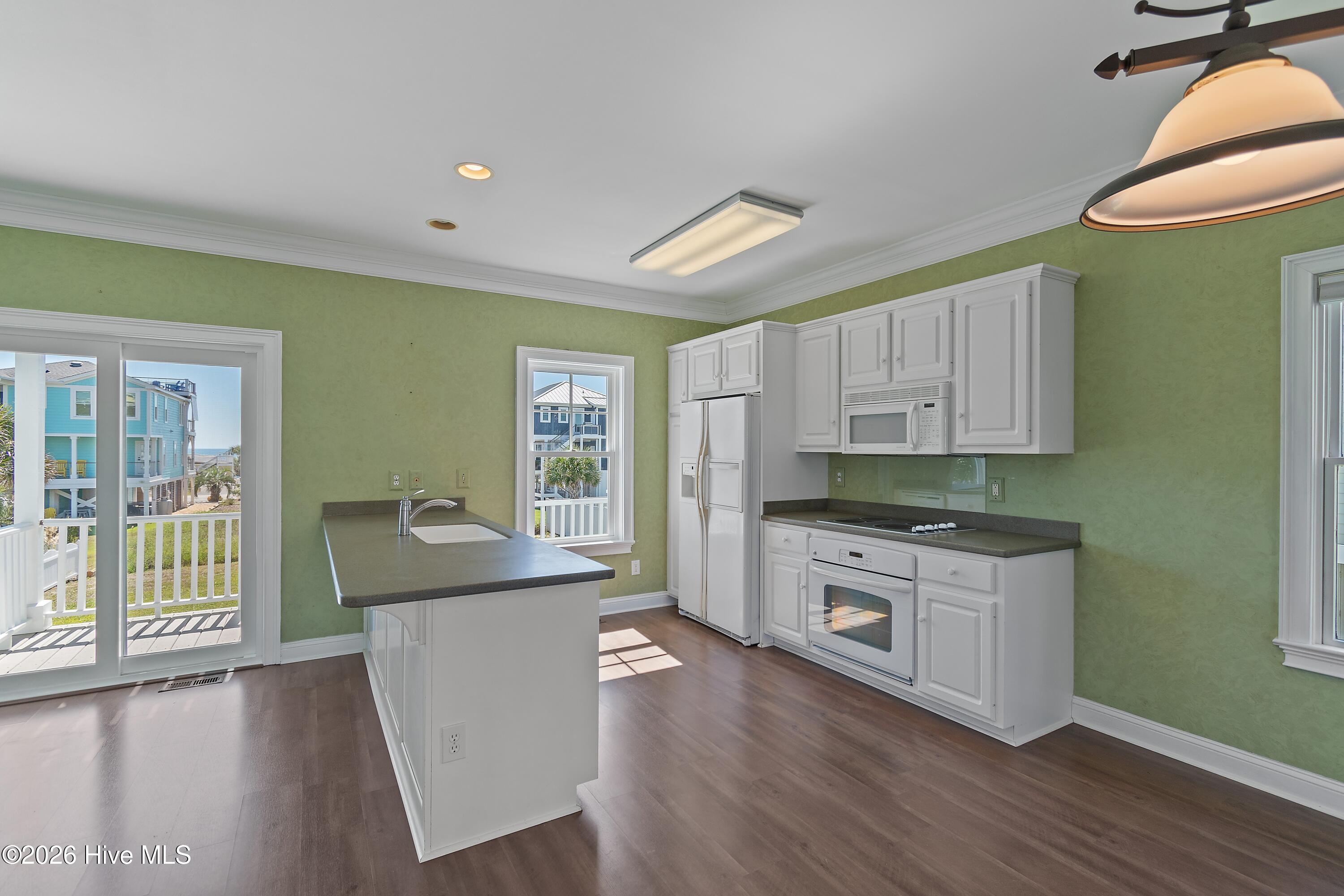 158 Brunswick Avenue E