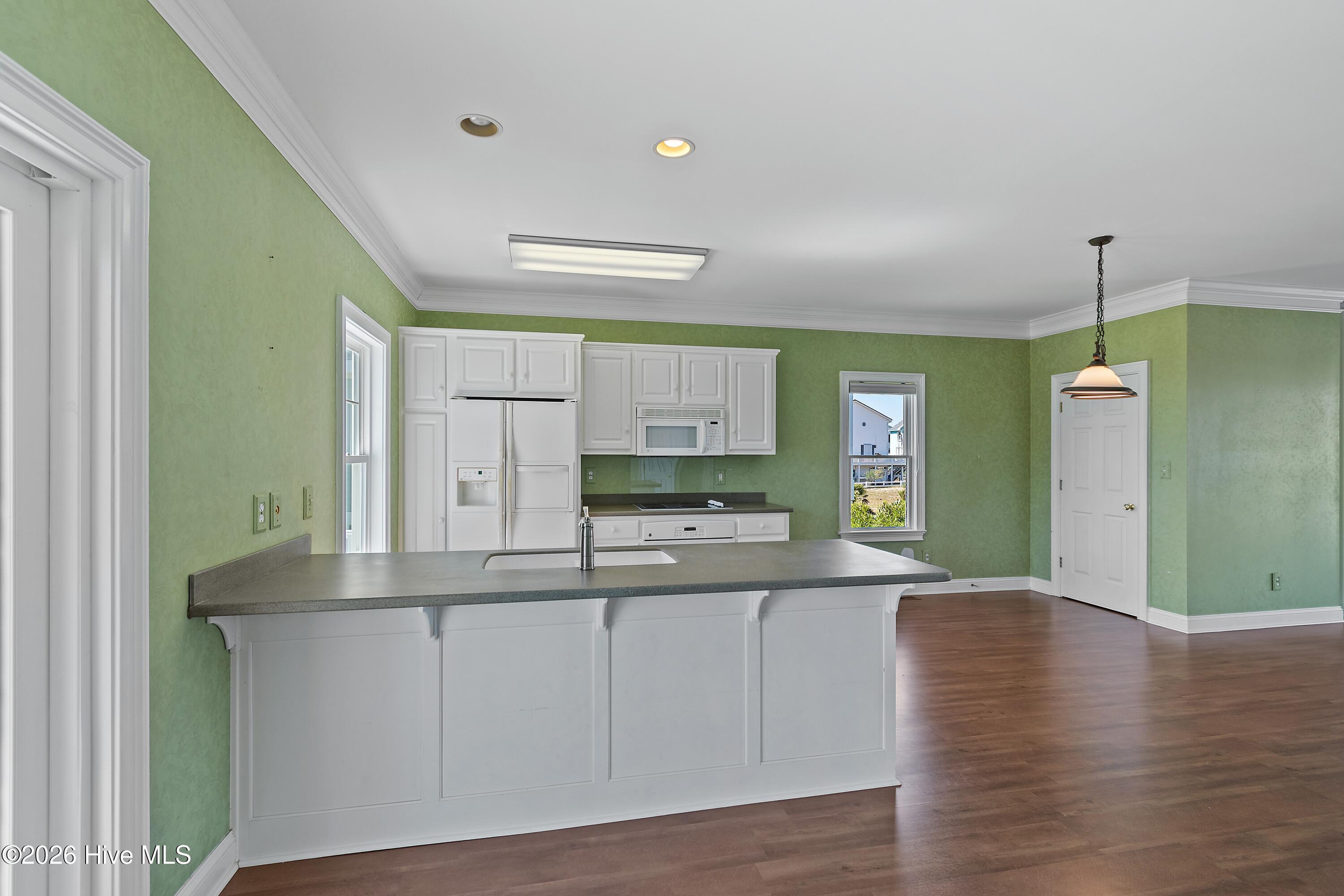 158 Brunswick Avenue E