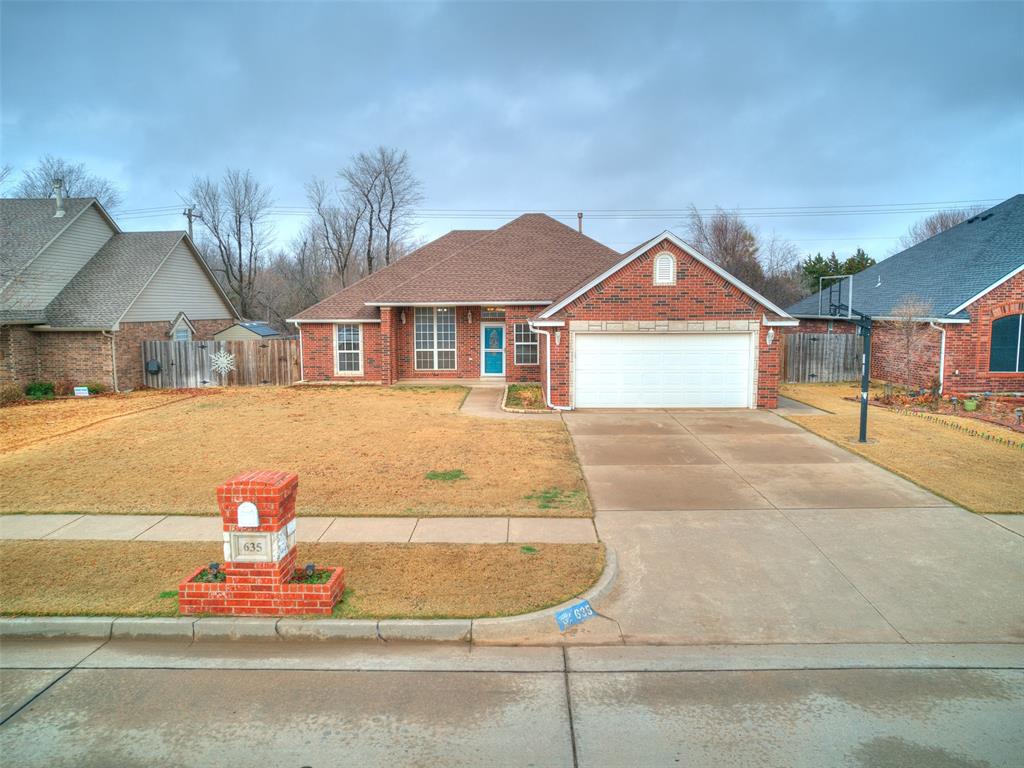 635 W Geronimo Way