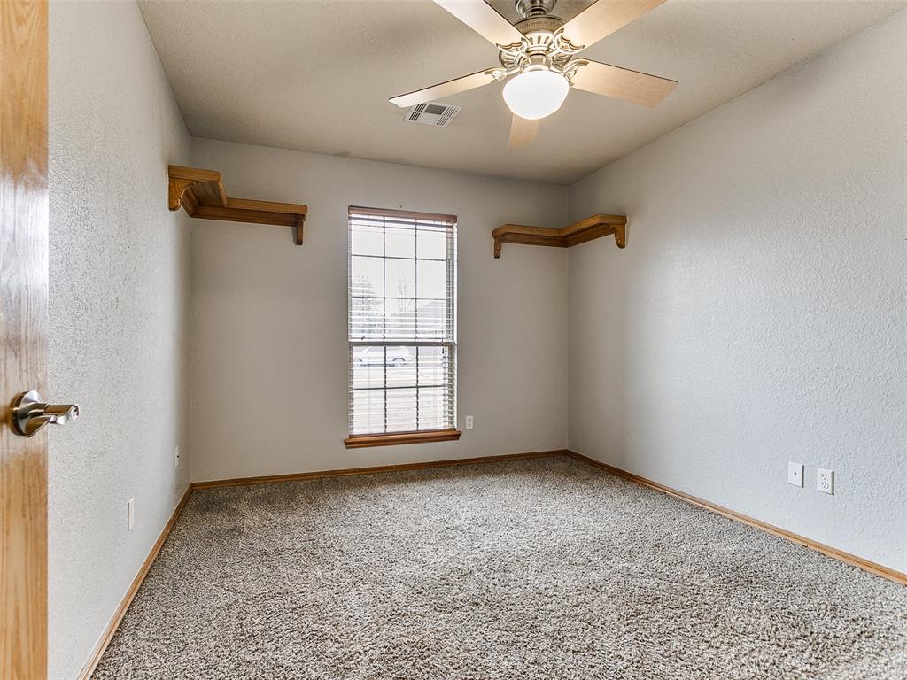 635 W Geronimo Way
